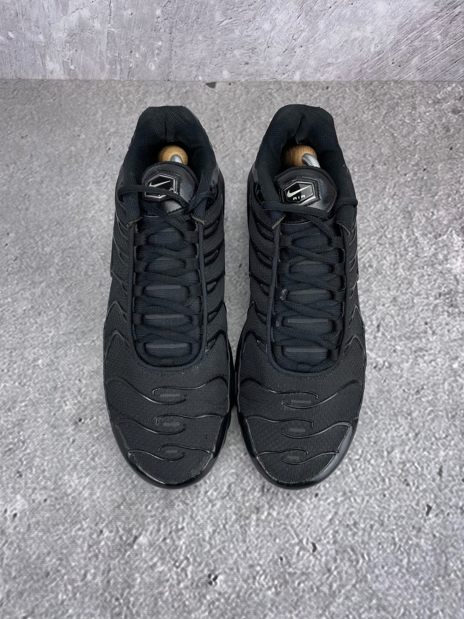Nike Air Max Plus Triple Black - buty sportowe, widok z góry