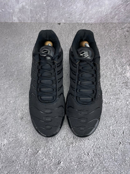Nike Air Max Plus Triple Black - buty sportowe, widok z góry