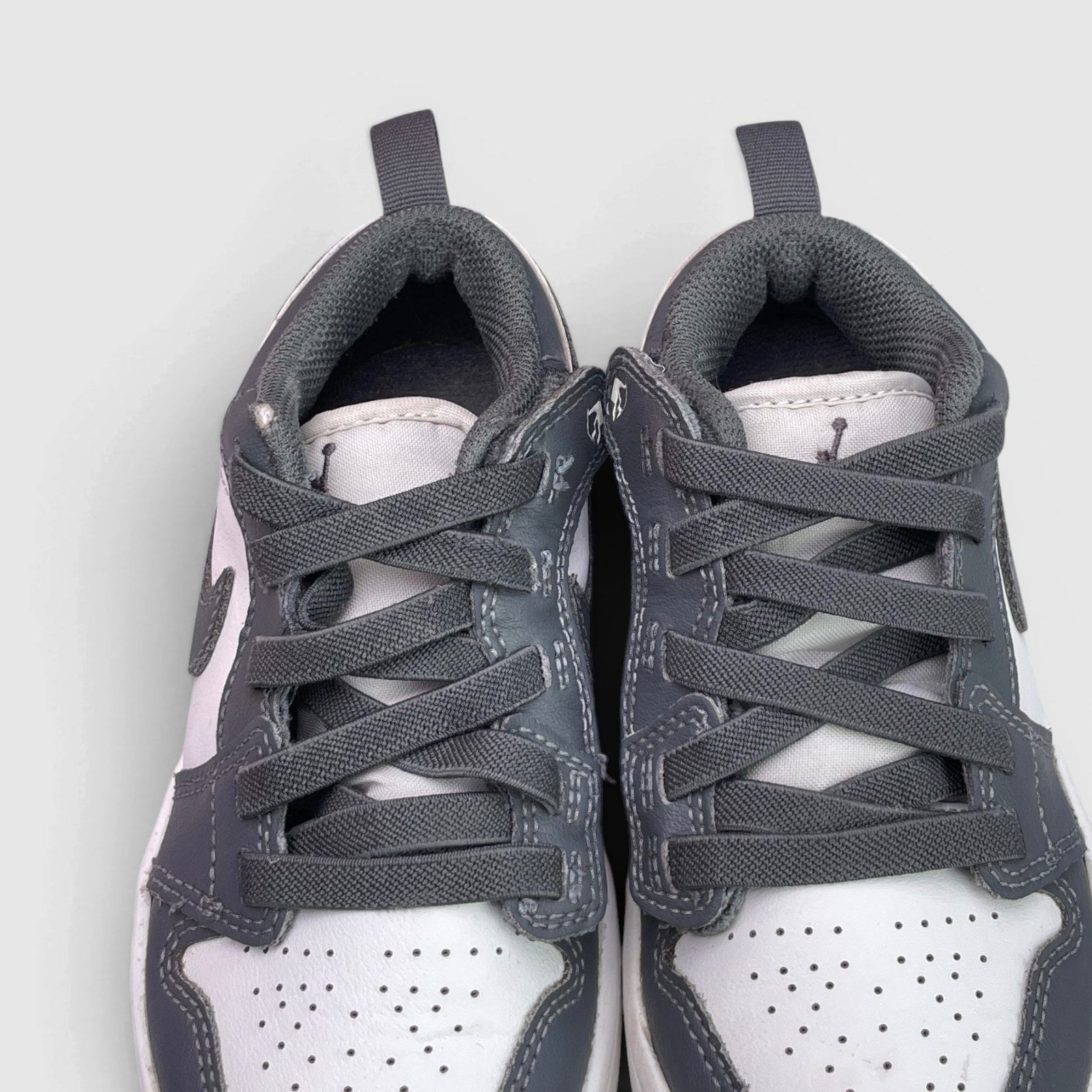 Nike Air Jordan 1 Low — buty sportowe dziecięce w bardzo dobrym stanie rozmiar 28, widok z góry