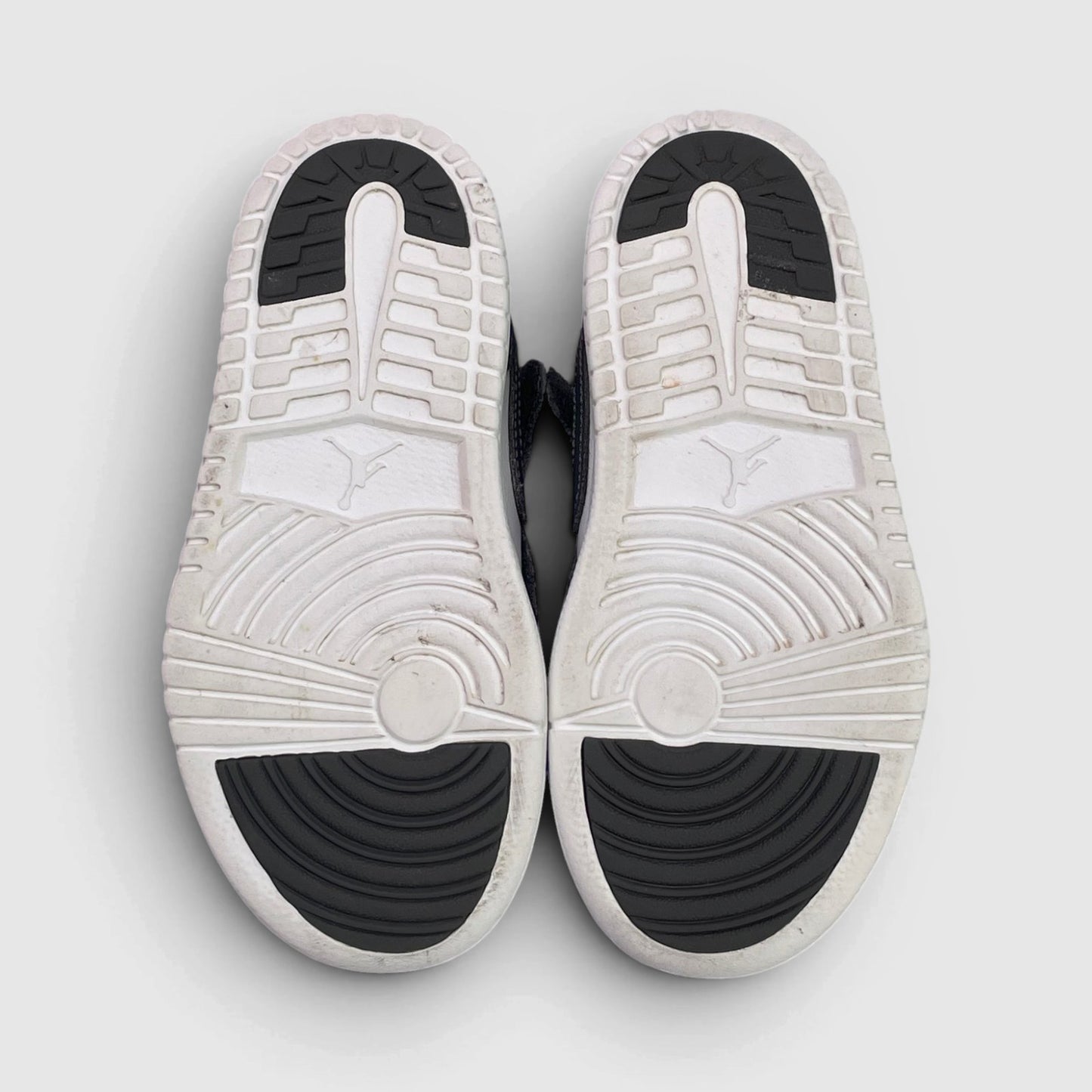 Nike Air Jordan 1 Low — buty sportowe dziecięce w bardzo dobrym stanie rozmiar 28, podeszwa