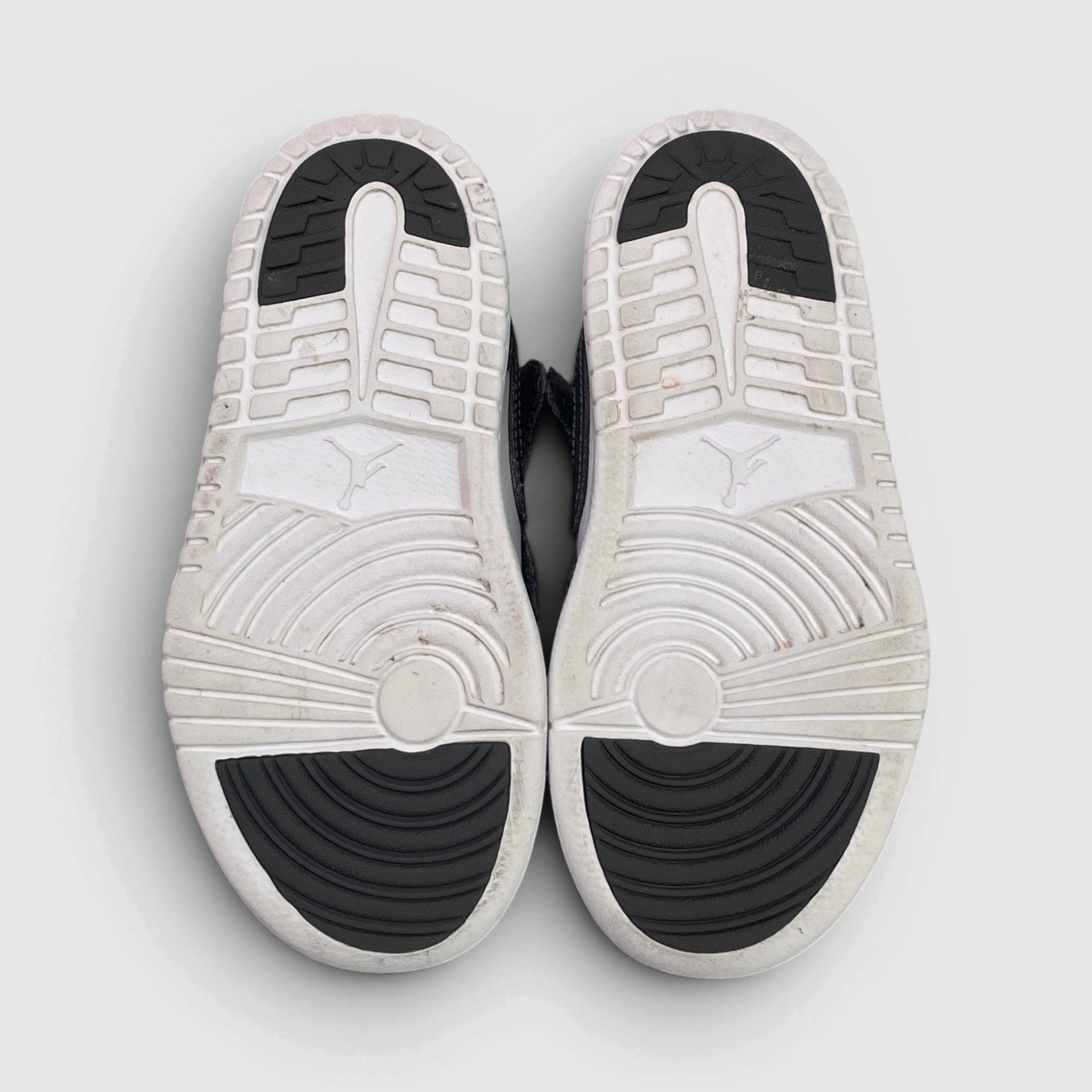 Nike Air Jordan 1 Low — buty sportowe dziecięce w bardzo dobrym stanie rozmiar 28, podeszwa