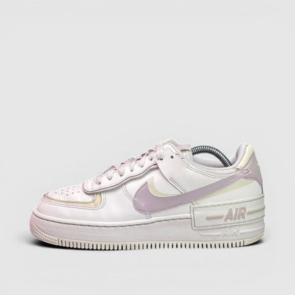 Nike Air Force 1 Shadow Platinum Violet — buty sportowe damskie w bardzo dobrym stanie rozmiar 40.5, boczny profil, lewa strona