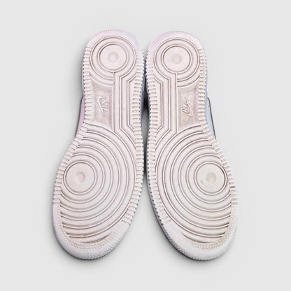 Nike Air Force 1 Low Triple White — buty sportowe damskie w bardzo dobrym stanie rozmiar 39, podeszwa