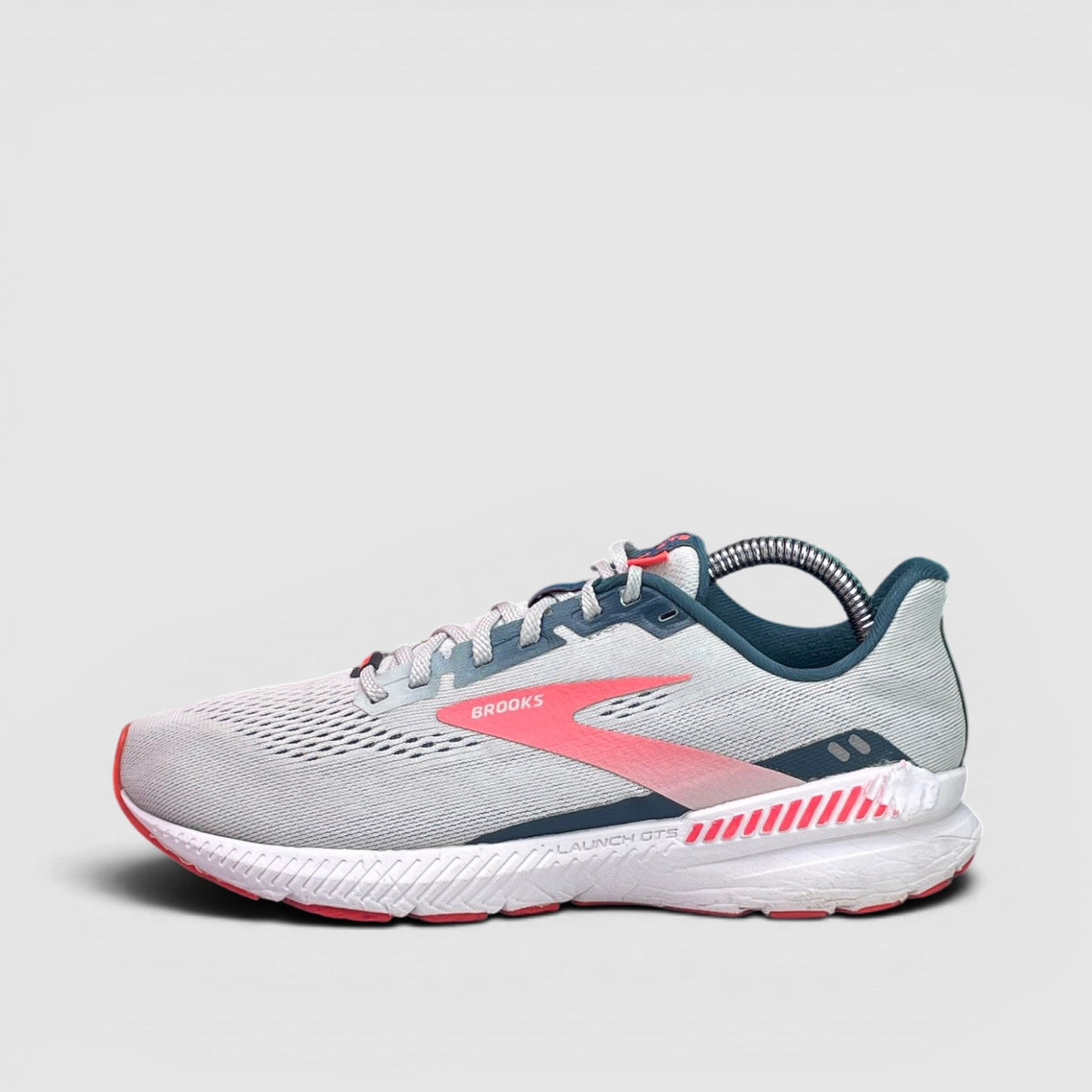 Brooks Sneakers — buty sportowe damskie w bardzo dobrym stanie rozmiar 38.5, boczny profil, lewa strona