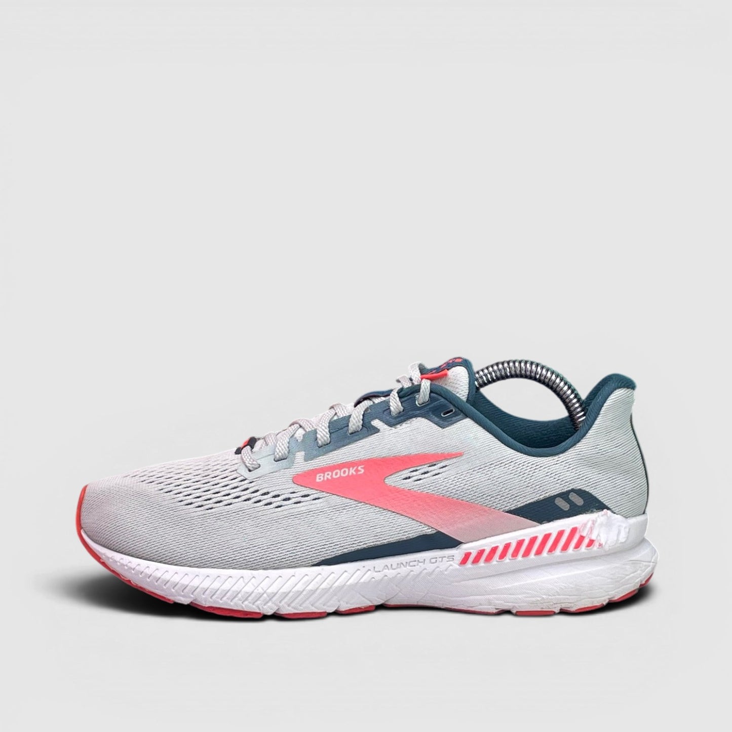 Brooks Sneakers — buty sportowe damskie w bardzo dobrym stanie rozmiar 38.5, boczny profil, lewa strona