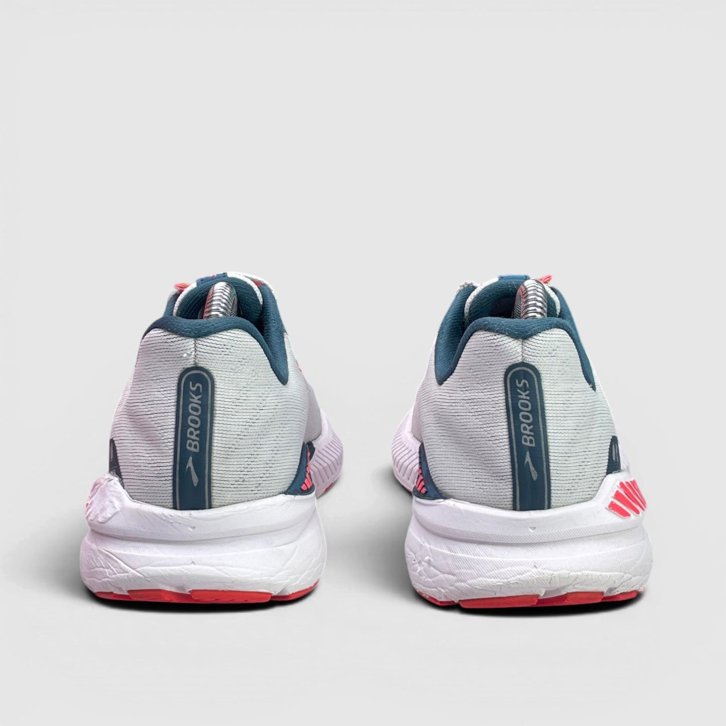 Brooks Sneakers — buty sportowe damskie w bardzo dobrym stanie rozmiar 38.5, widok z tyłu
