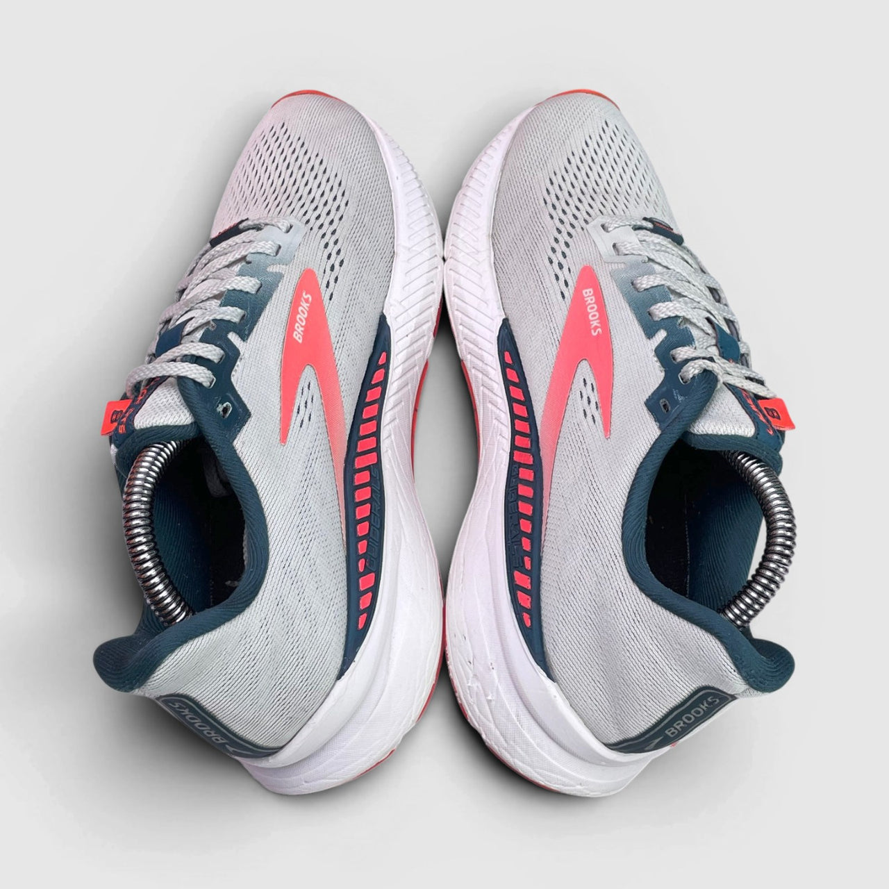 Brooks Sneakers — buty sportowe damskie w bardzo dobrym stanie rozmiar 38.5, widok z góry