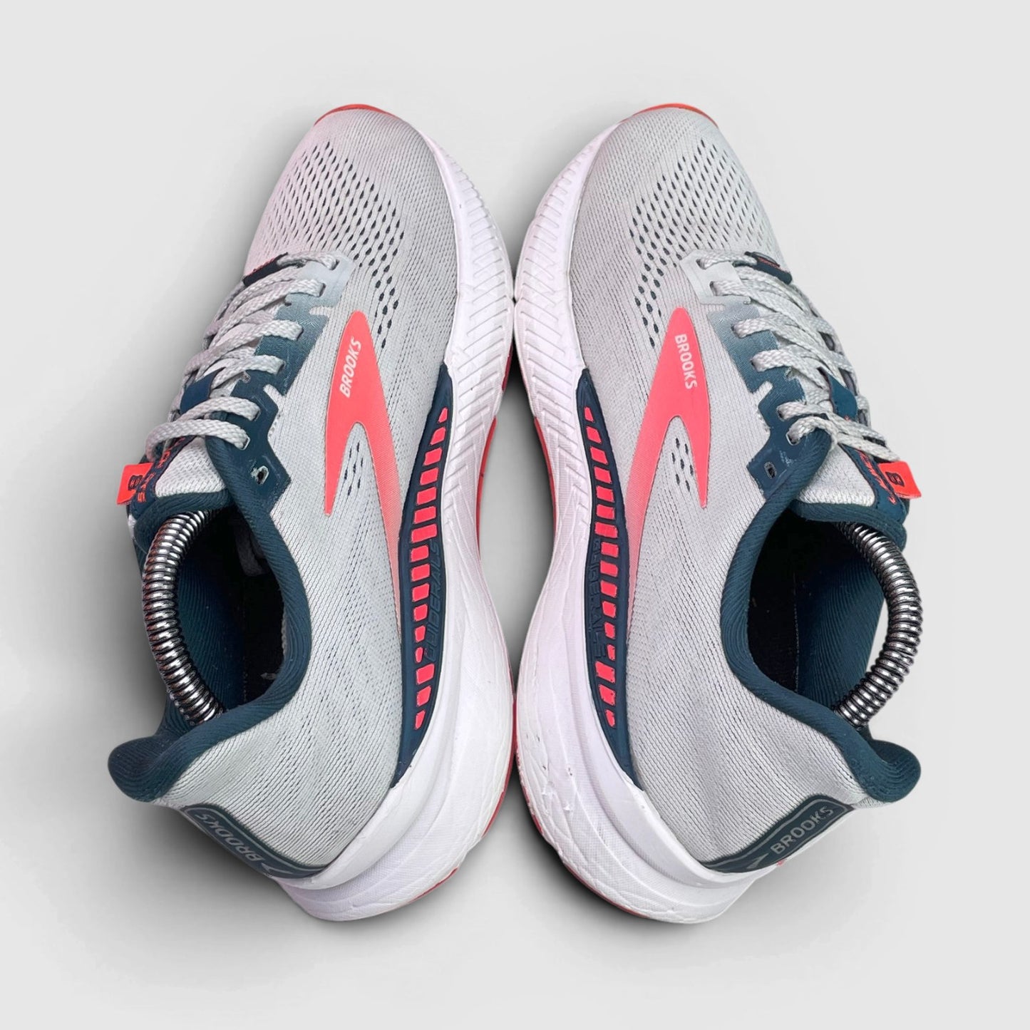 Brooks Sneakers — buty sportowe damskie w bardzo dobrym stanie rozmiar 38.5, widok z góry