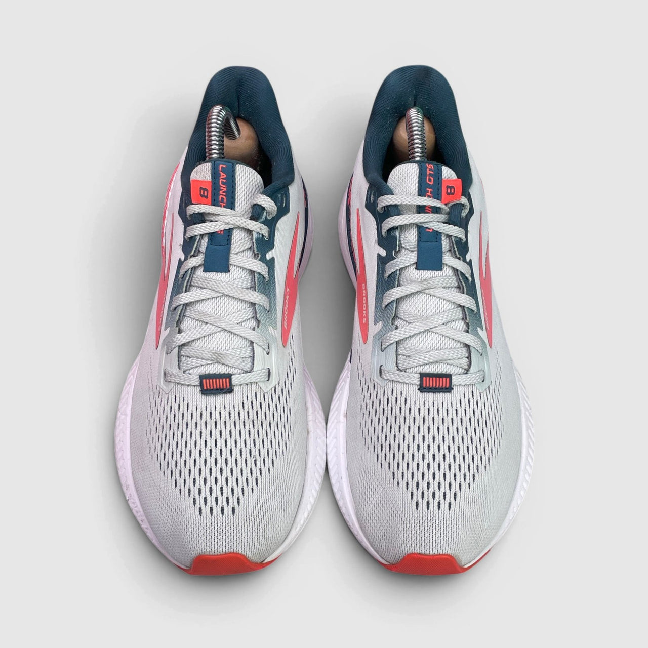 Brooks Sneakers — buty sportowe damskie w bardzo dobrym stanie rozmiar 38.5, widok z przodu