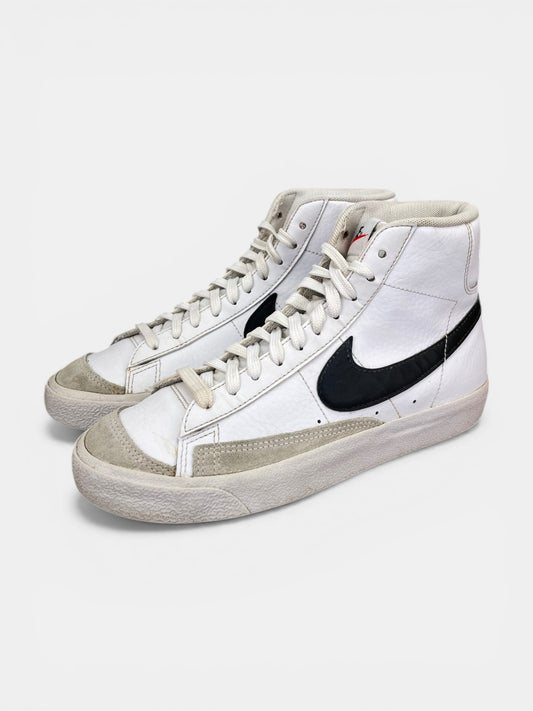 Nike Blazer Mid DA4086-100 - buty sportowe, widok z boku