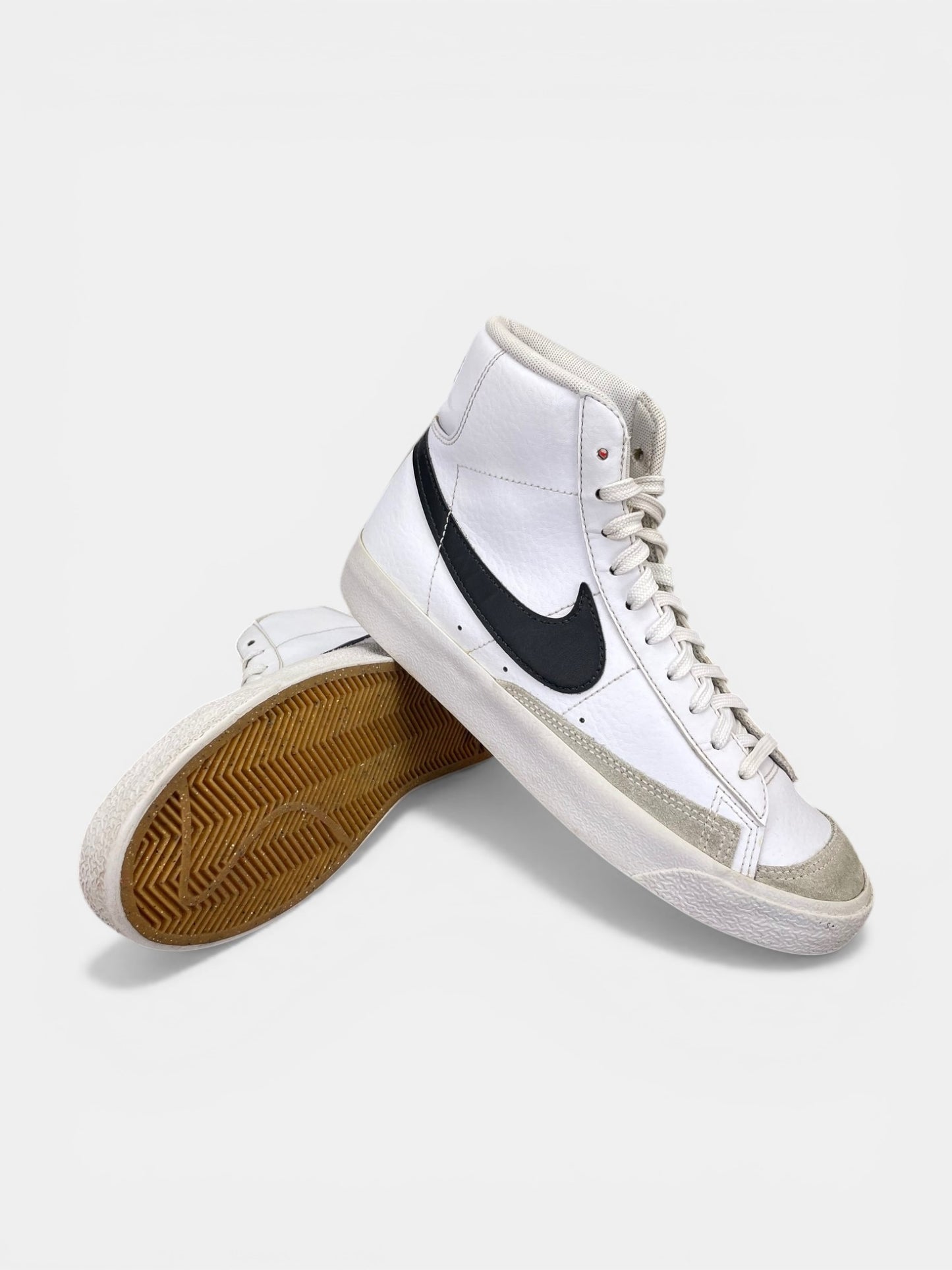Nike Blazer Mid DA4086-100 - buty sportowe, boczny profil