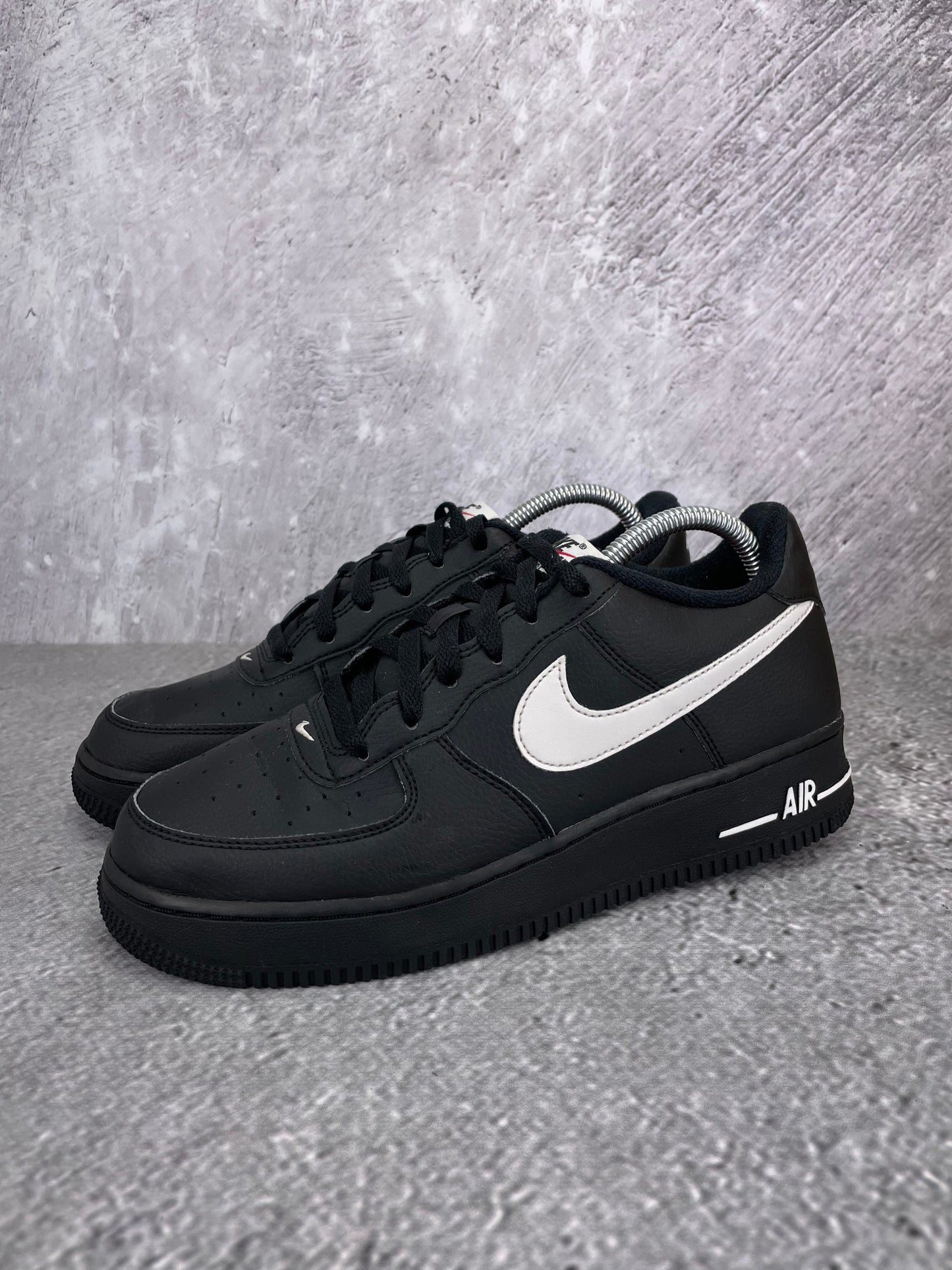 Nike Air Force 1 Low Phantom - buty sportowe, widok z boku na tle studyjnym