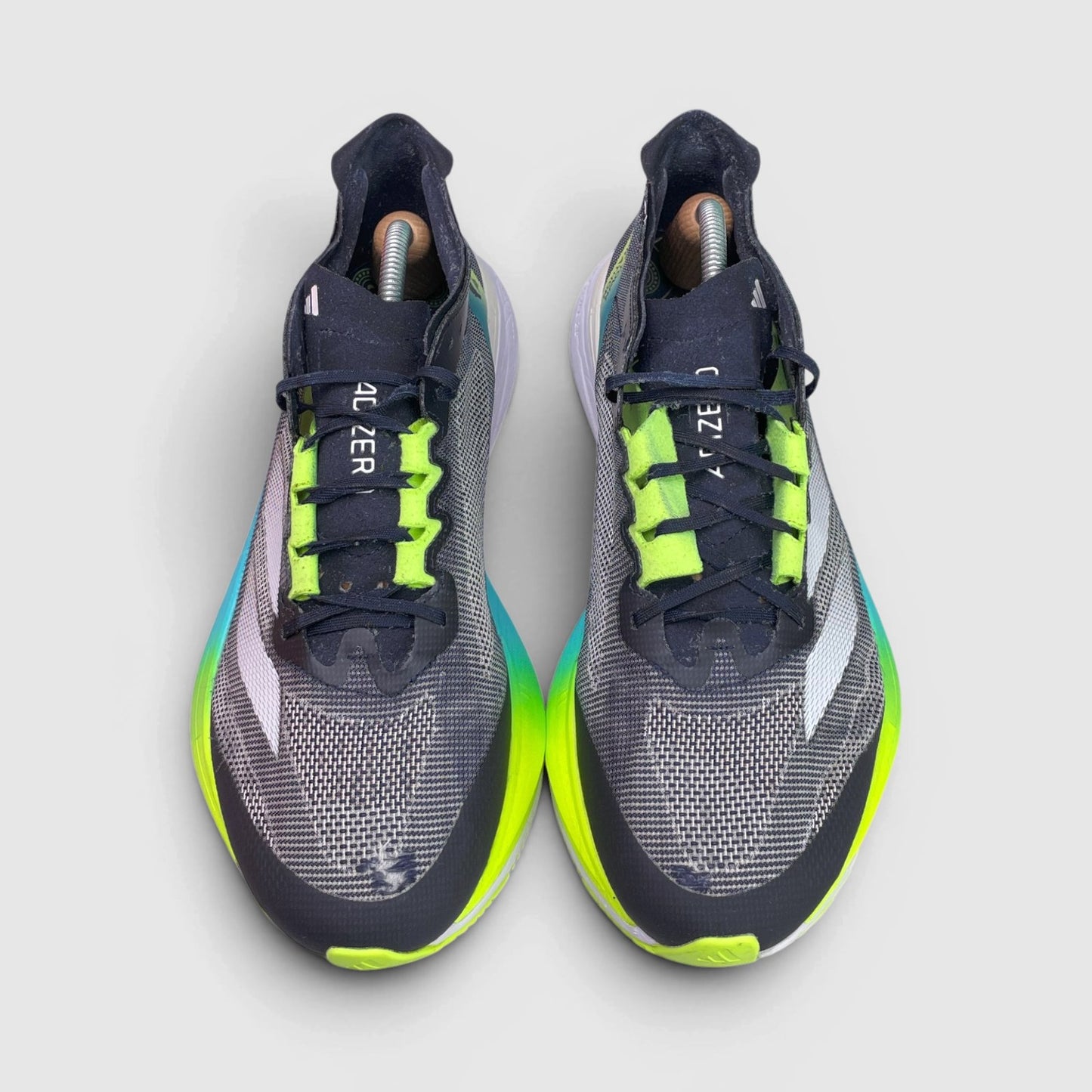 Adidas Adizero Boston 12 — buty sportowe męskie w bardzo dobrym stanie rozmiar 44 2/3, widok z przodu