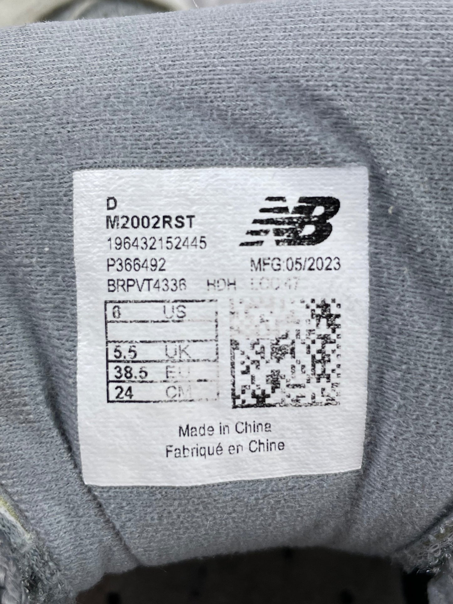 New Balance 2002R M2002RST - buty sportowe, metka