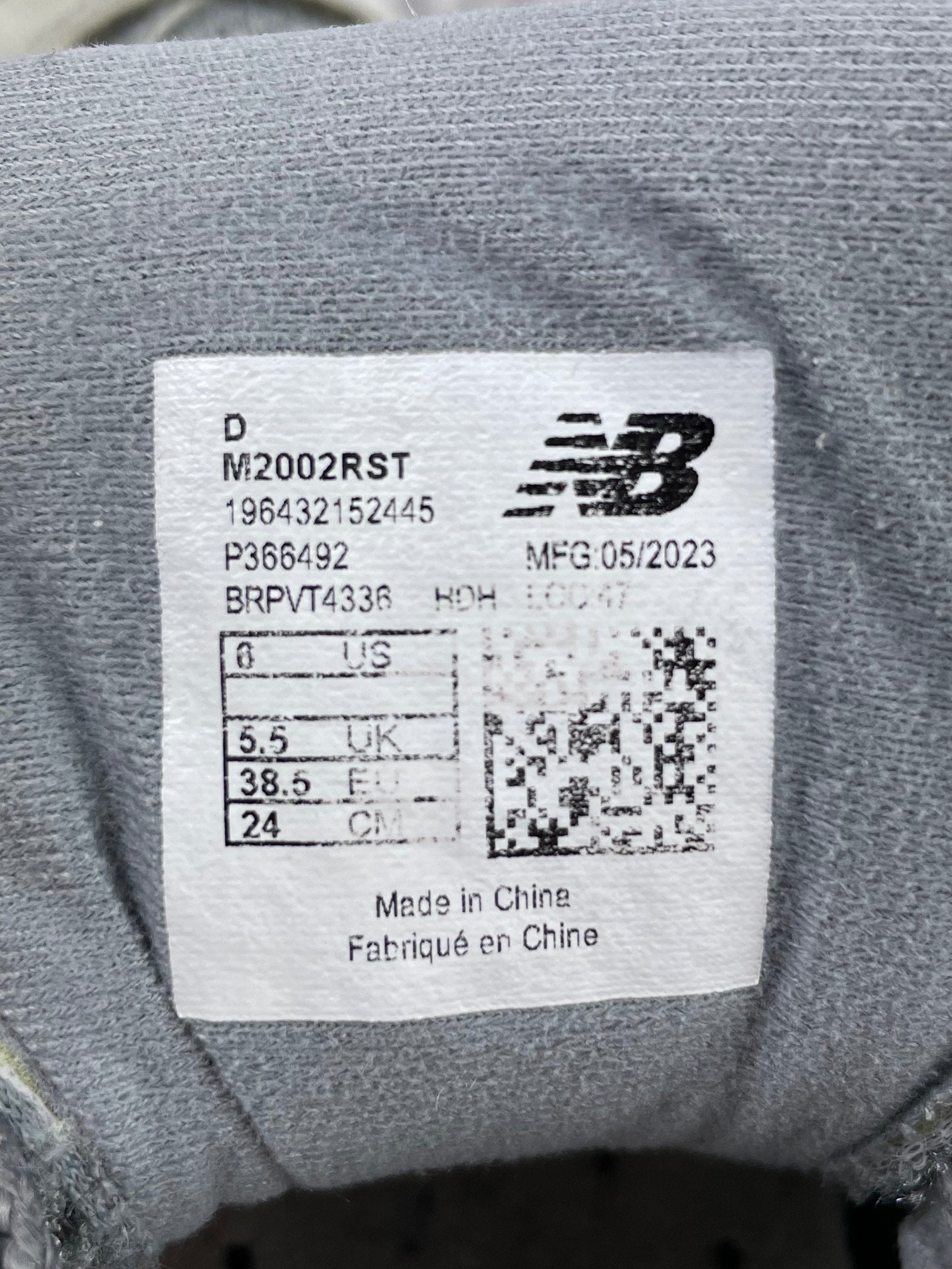 New Balance 2002R M2002RST - buty sportowe, metka