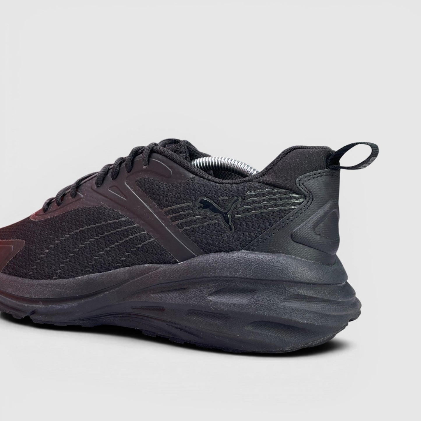 Puma Hypnotic — buty sportowe męskie w bardzo dobrym stanie rozmiar 44, boczny profil, lewa strona