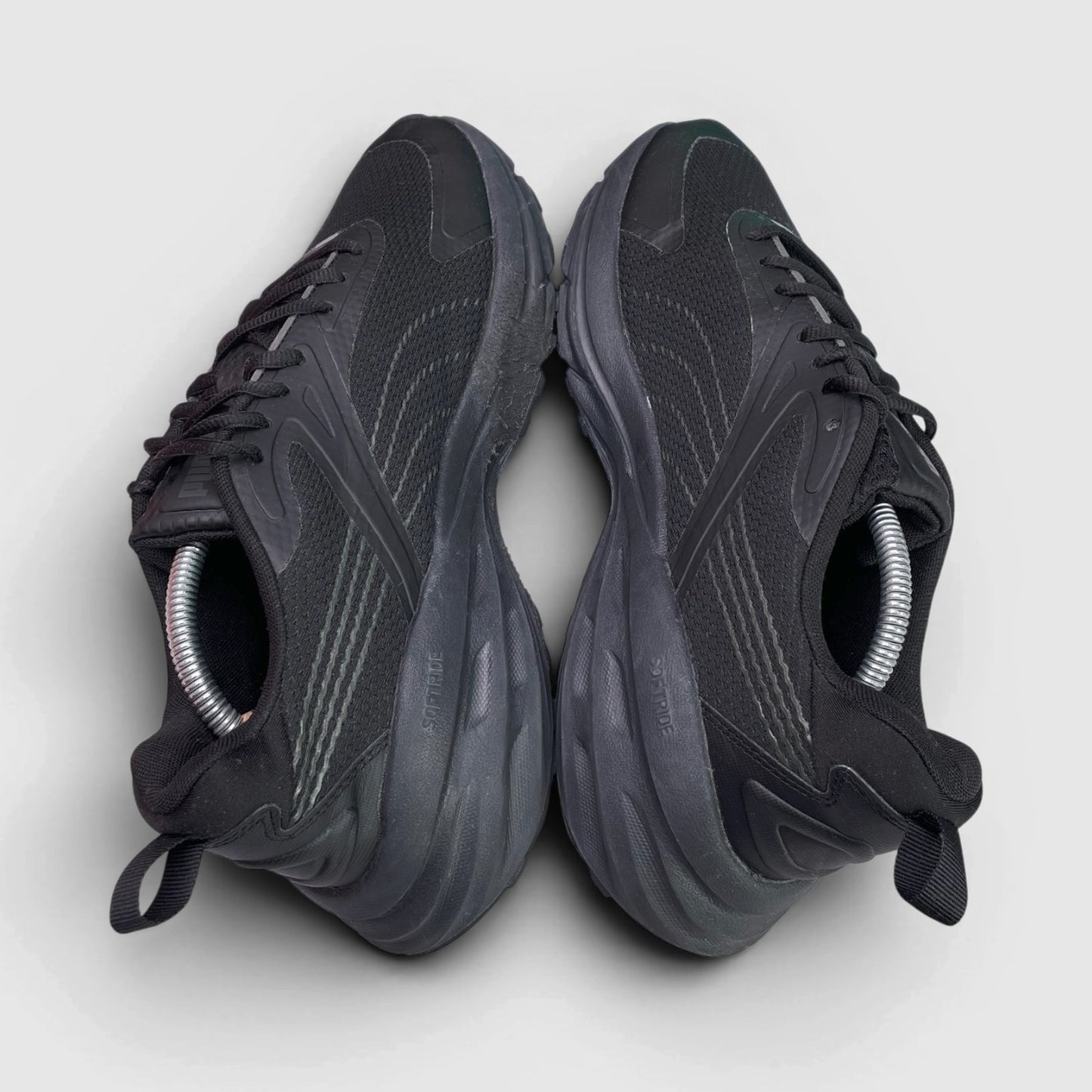 Puma Hypnotic — buty sportowe męskie w bardzo dobrym stanie rozmiar 44, widok z góry