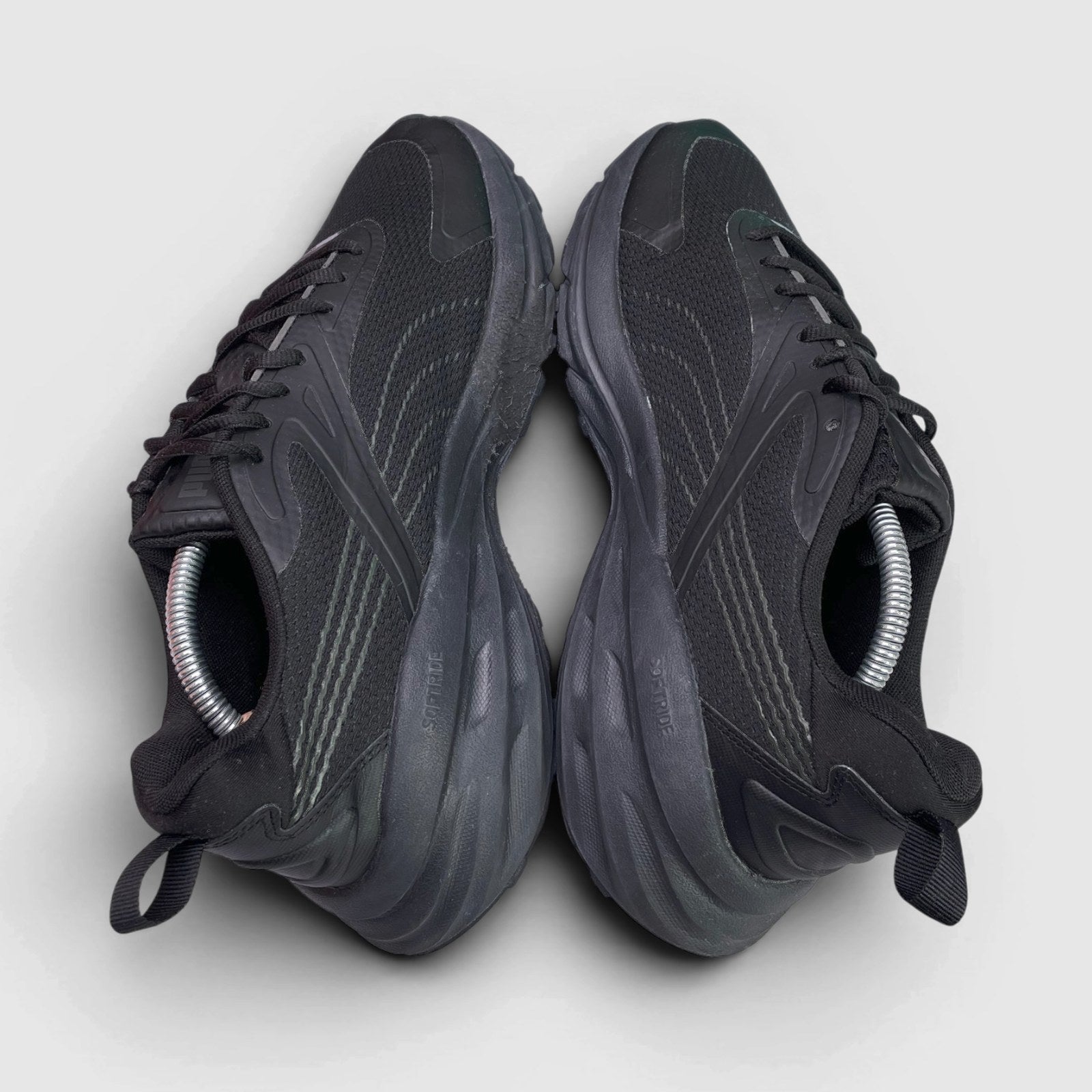 Puma Hypnotic — buty sportowe męskie w bardzo dobrym stanie rozmiar 44, widok z góry