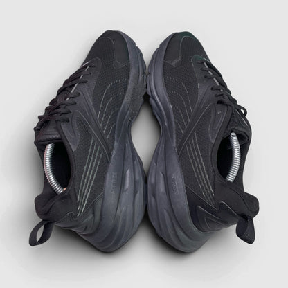 Puma Hypnotic — buty sportowe męskie w bardzo dobrym stanie rozmiar 44, widok z góry