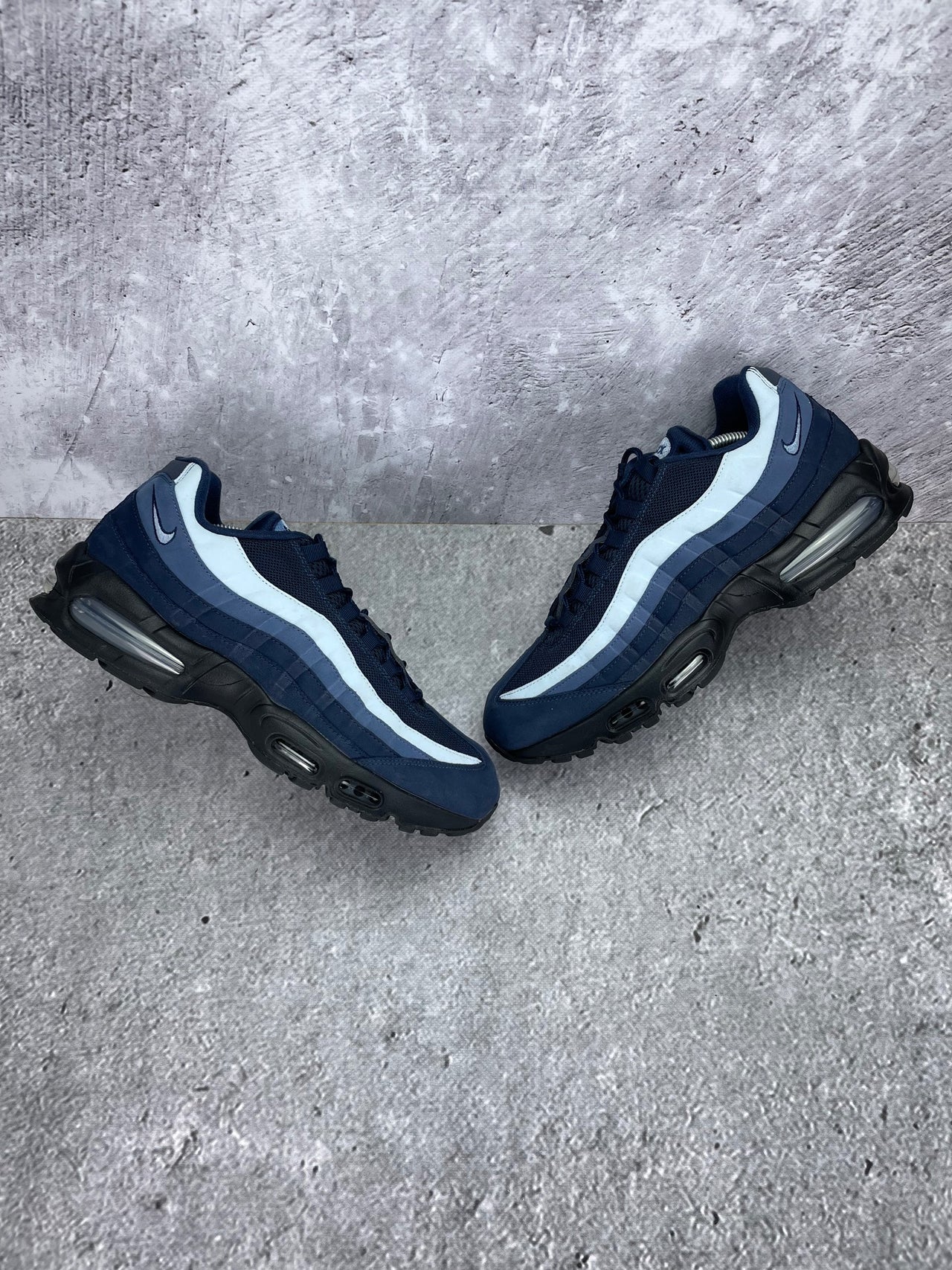 Nike Air Max 95 Obsidian - buty sportowe, widok z góry na zewnętrzną stronę butów