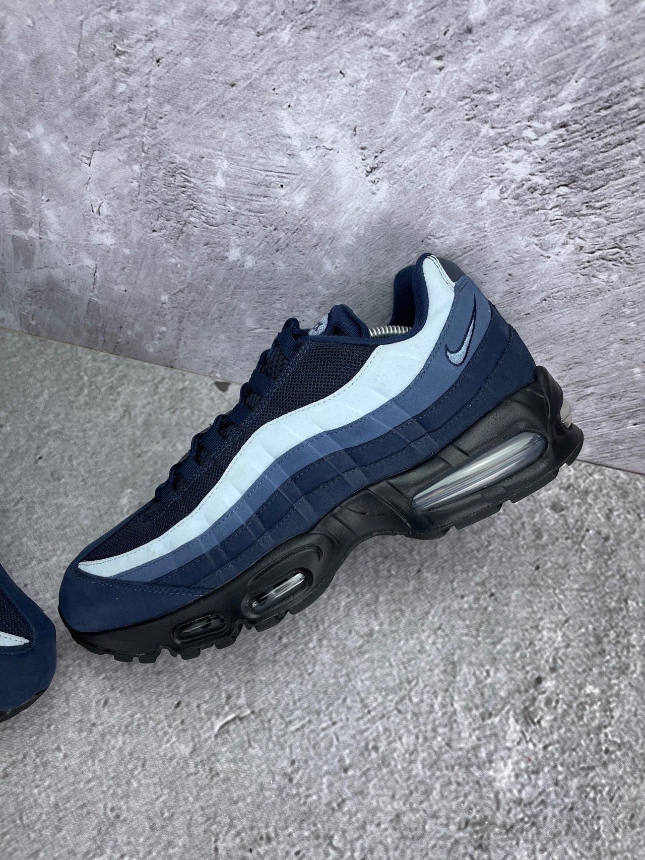 Nike Air Max 95 Obsidian - buty sportowe, widok z góry na wewnętrzną stronę butów