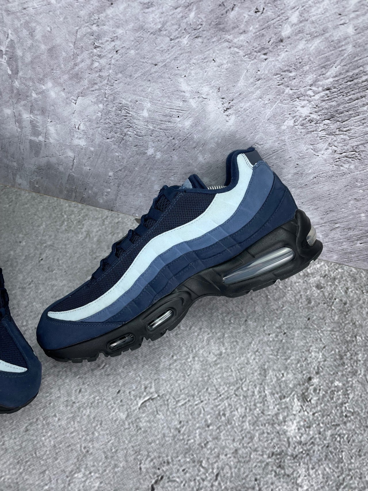 Nike Air Max 95 Obsidian - buty sportowe, wewnętrzny panel prawego buta