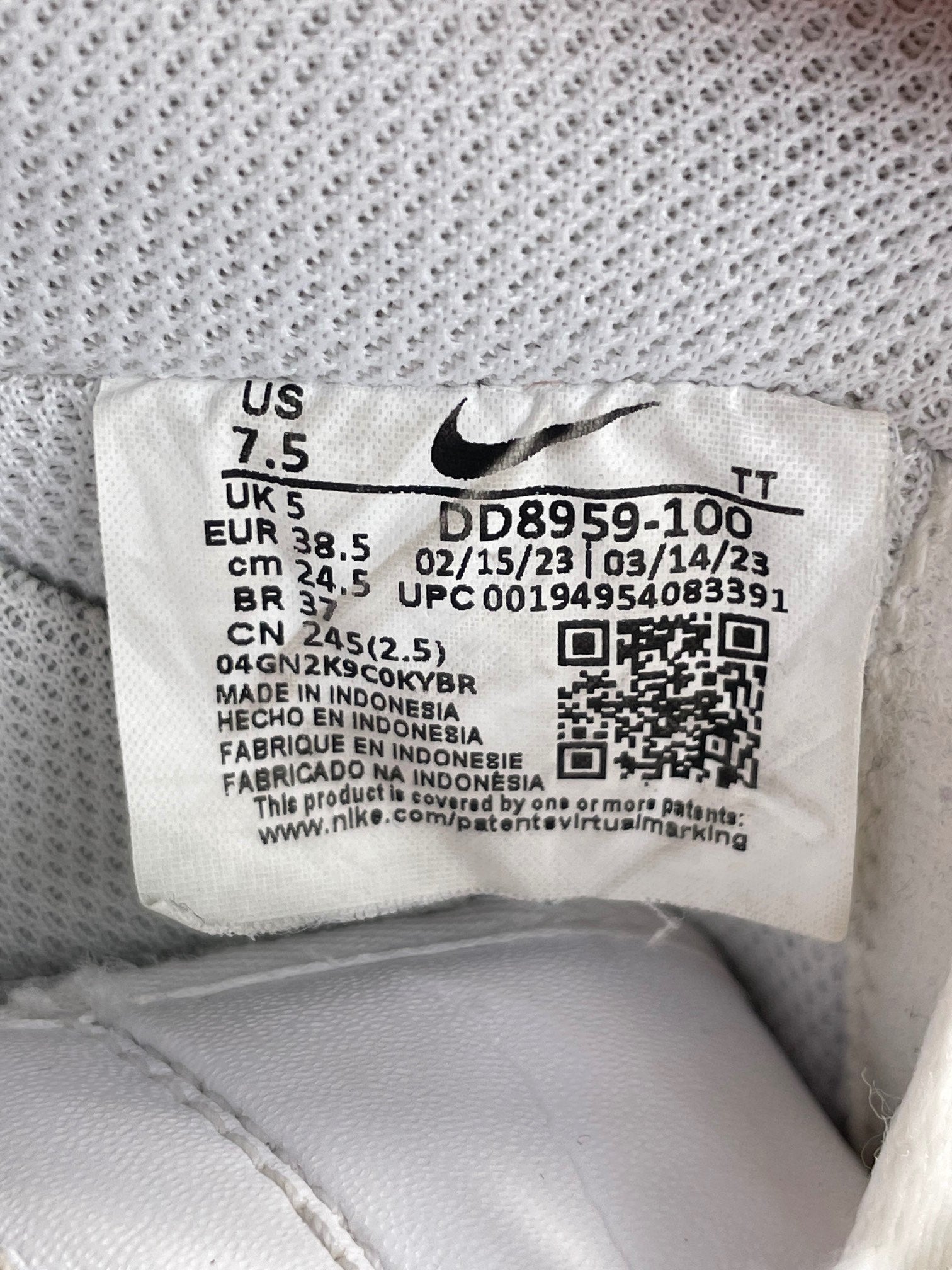 Nike Air Force 1 Low Triple White - buty sportowe, metka