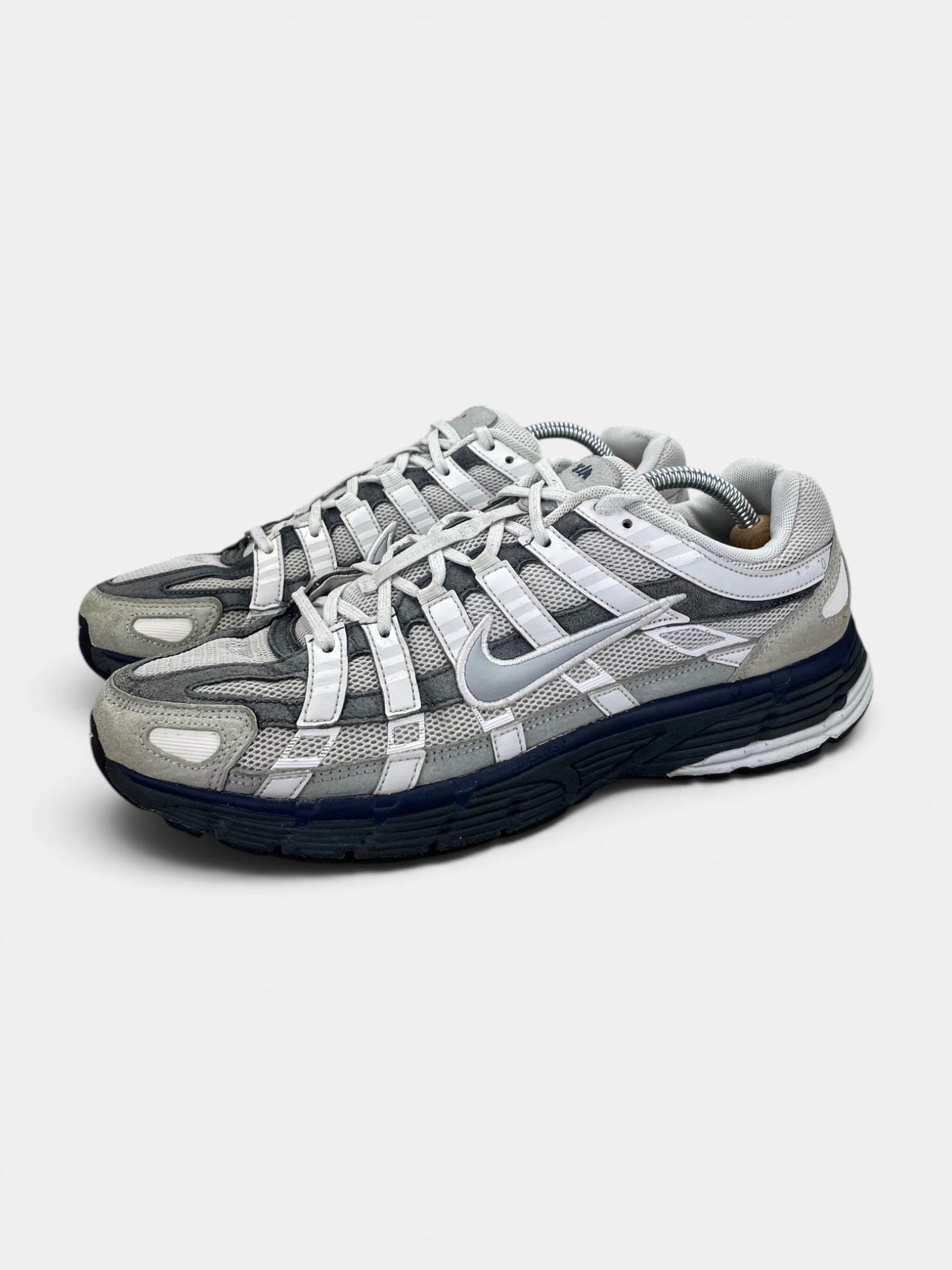 Nike P-6000 Photon Dust Anthracite - buty sportowe, widok z boku