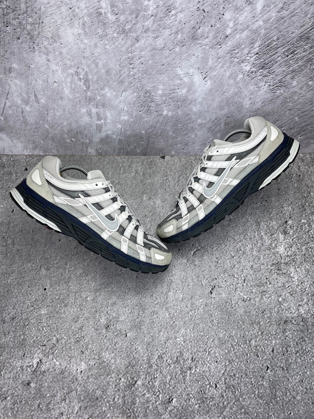 Nike P-6000 Photon Dust Anthracite - buty sportowe, widok z góry na zewnętrzną stronę butów