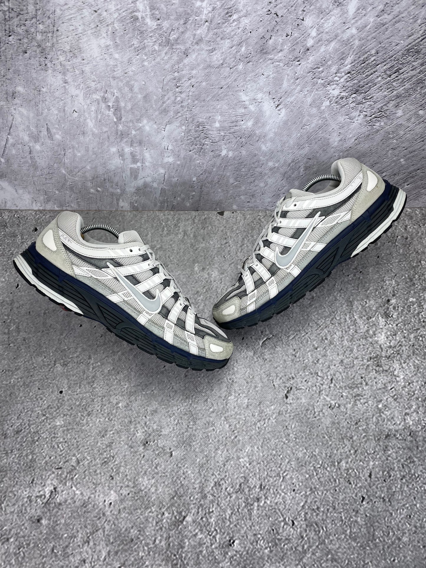 Nike P-6000 Photon Dust Anthracite - buty sportowe, widok z góry na zewnętrzną stronę butów
