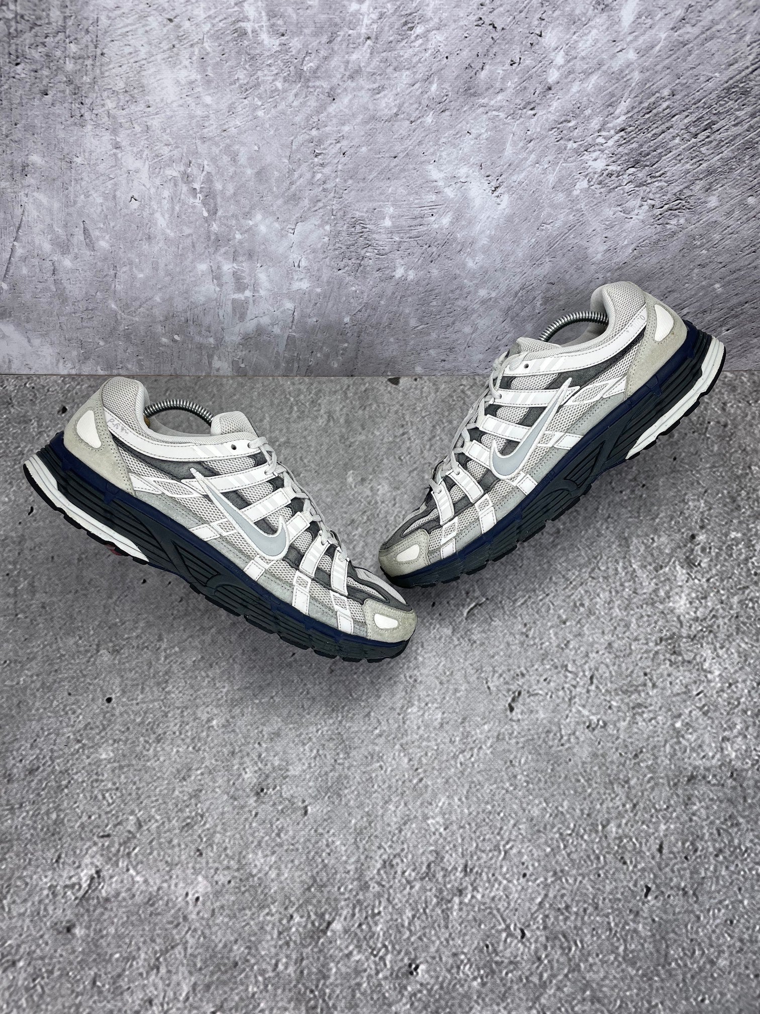 Nike P-6000 Photon Dust Anthracite - buty sportowe, widok z góry na zewnętrzną stronę butów