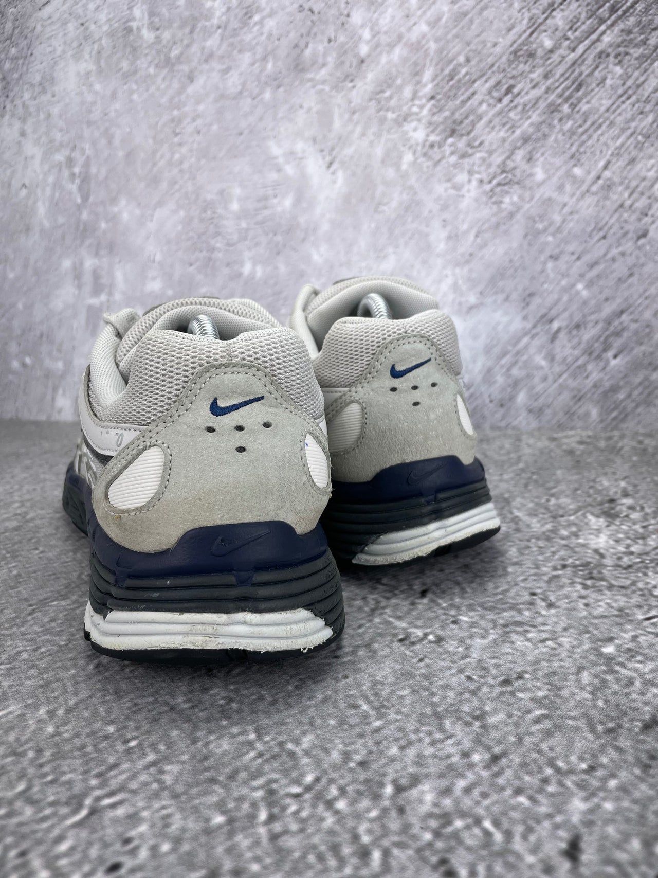 Nike P-6000 Photon Dust Anthracite - buty sportowe, widok z tyłu