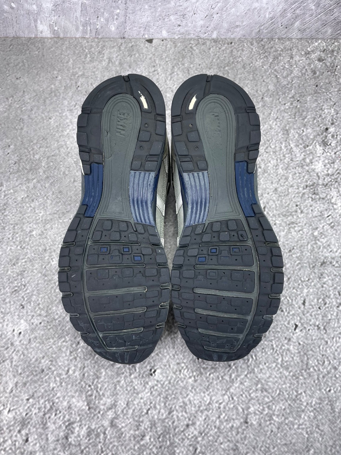 Nike P-6000 Photon Dust Anthracite - buty sportowe, podeszwa