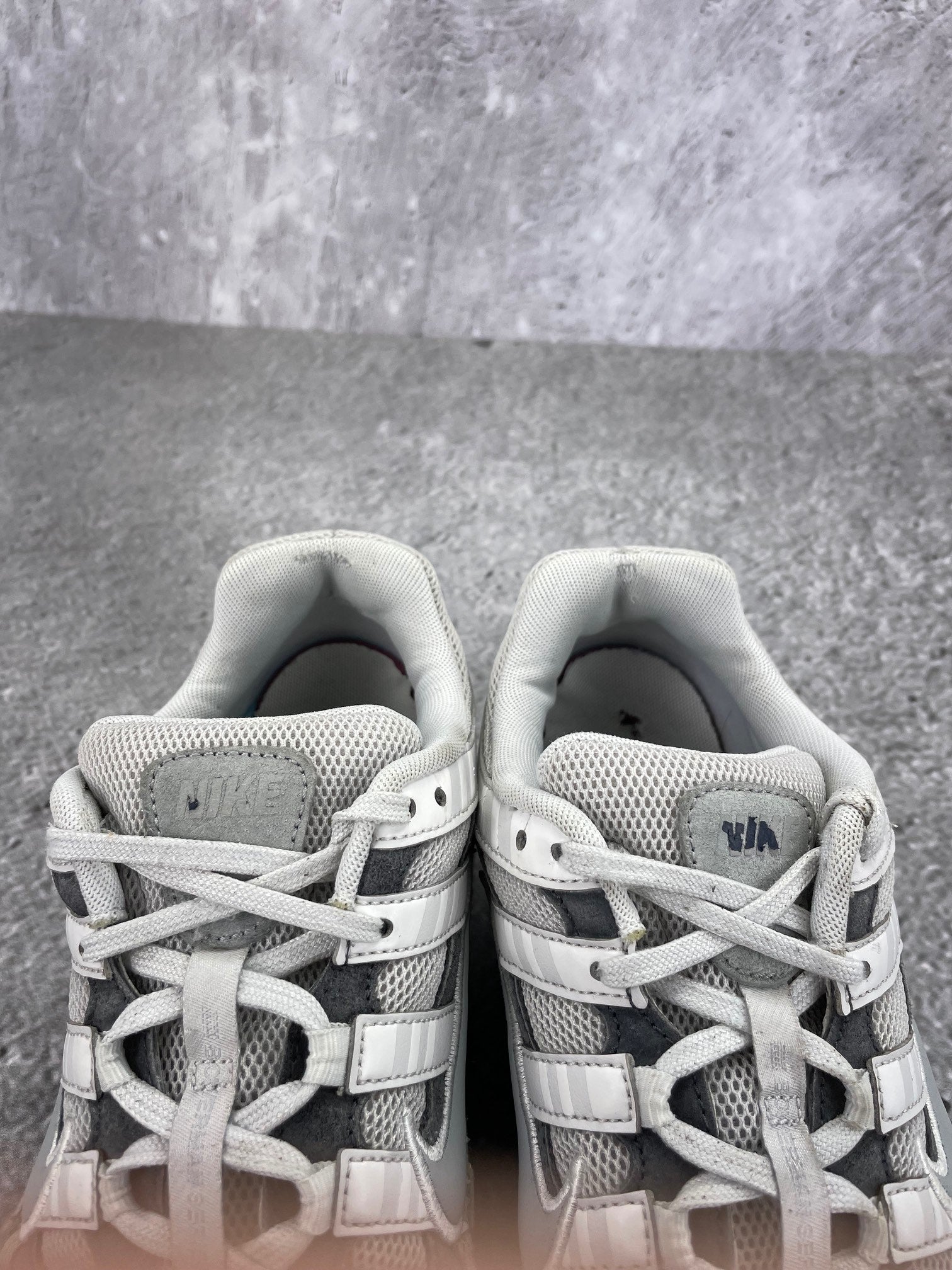 Nike P-6000 Photon Dust Anthracite - buty sportowe, zapiętki butów