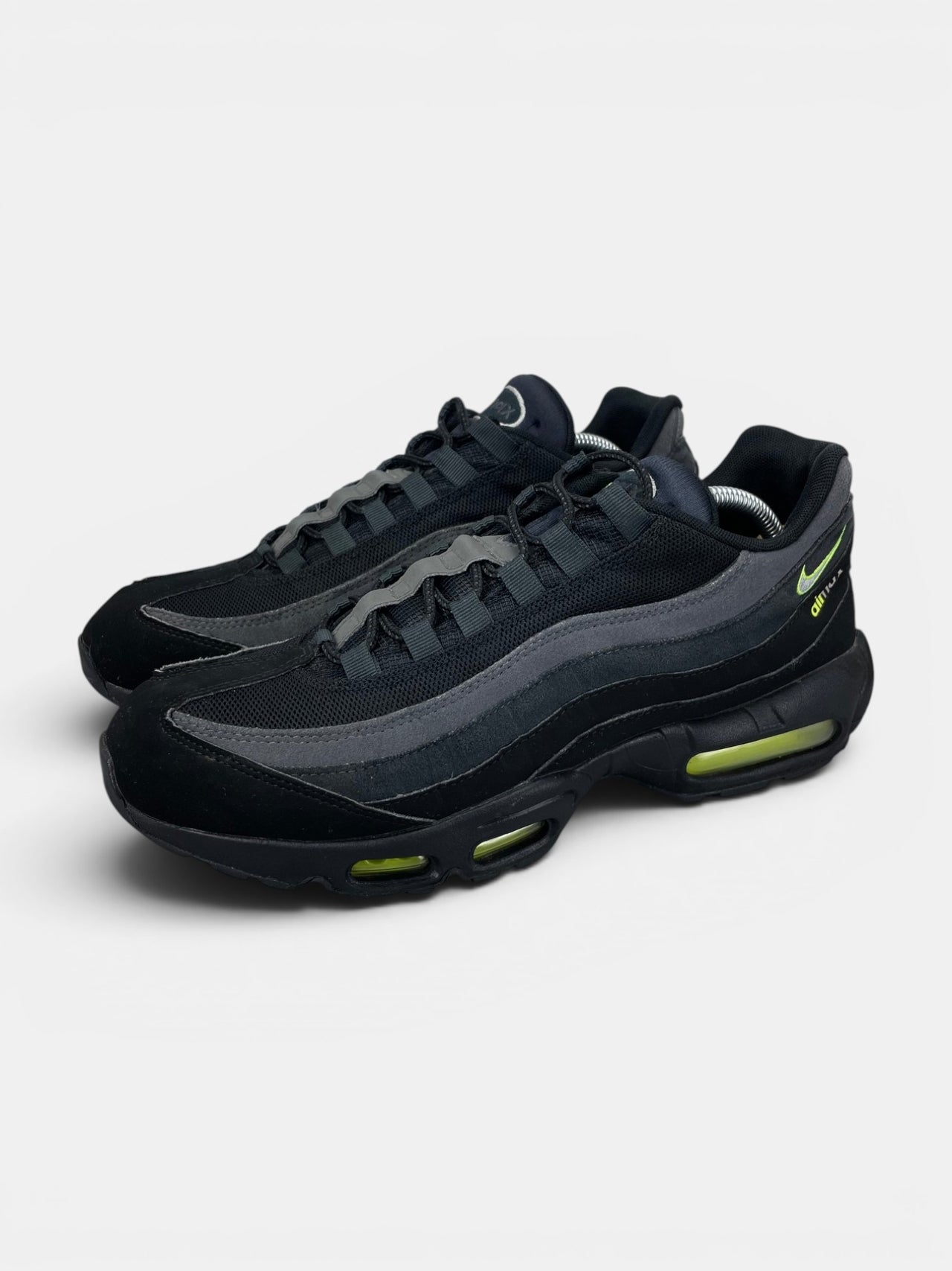 Nike Air Max 95 Black Volt - buty sportowe, widok z boku