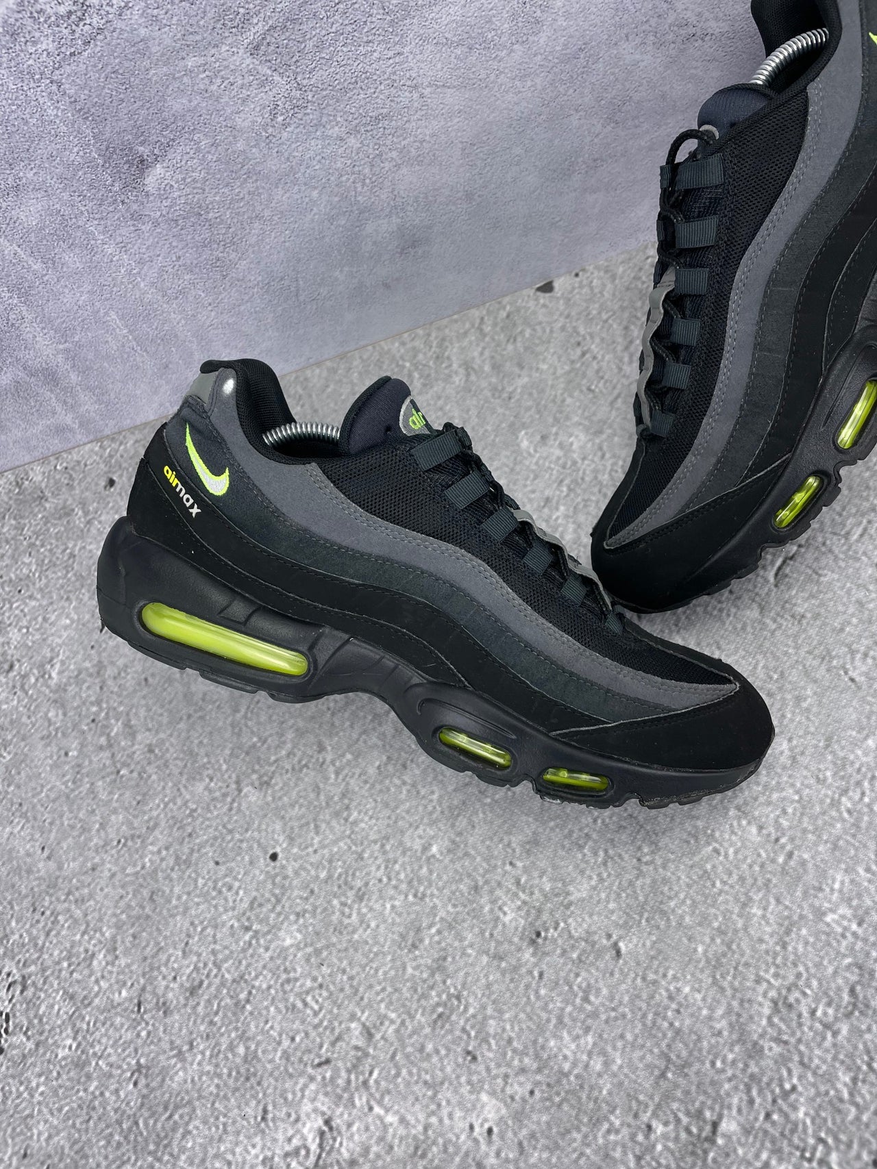 Nike Air Max 95 Black Volt - buty sportowe, zewnętrzny panel lewego buta