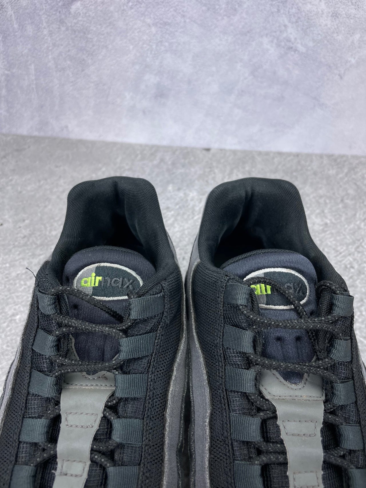 Nike Air Max 95 Black Volt - buty sportowe, zapiętki butów