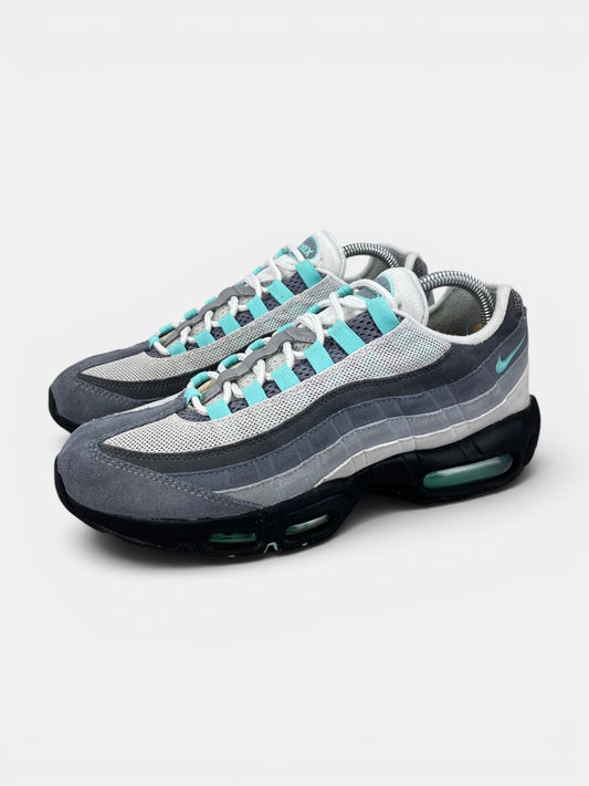 Nike Air Max 95 Hyper Turquoise - buty sportowe, widok z boku