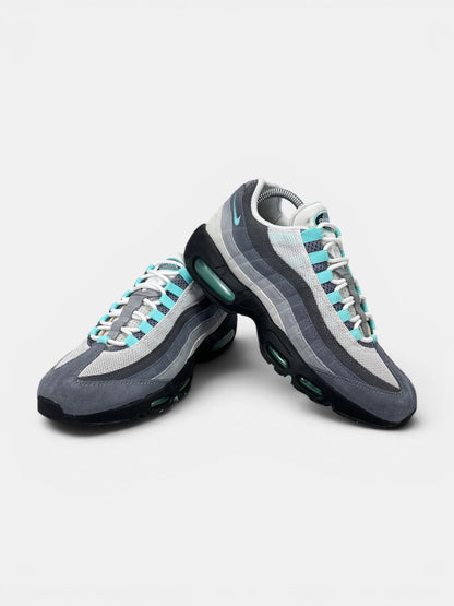 Nike Air Max 95 Hyper Turquoise - buty sportowe, boczny profil