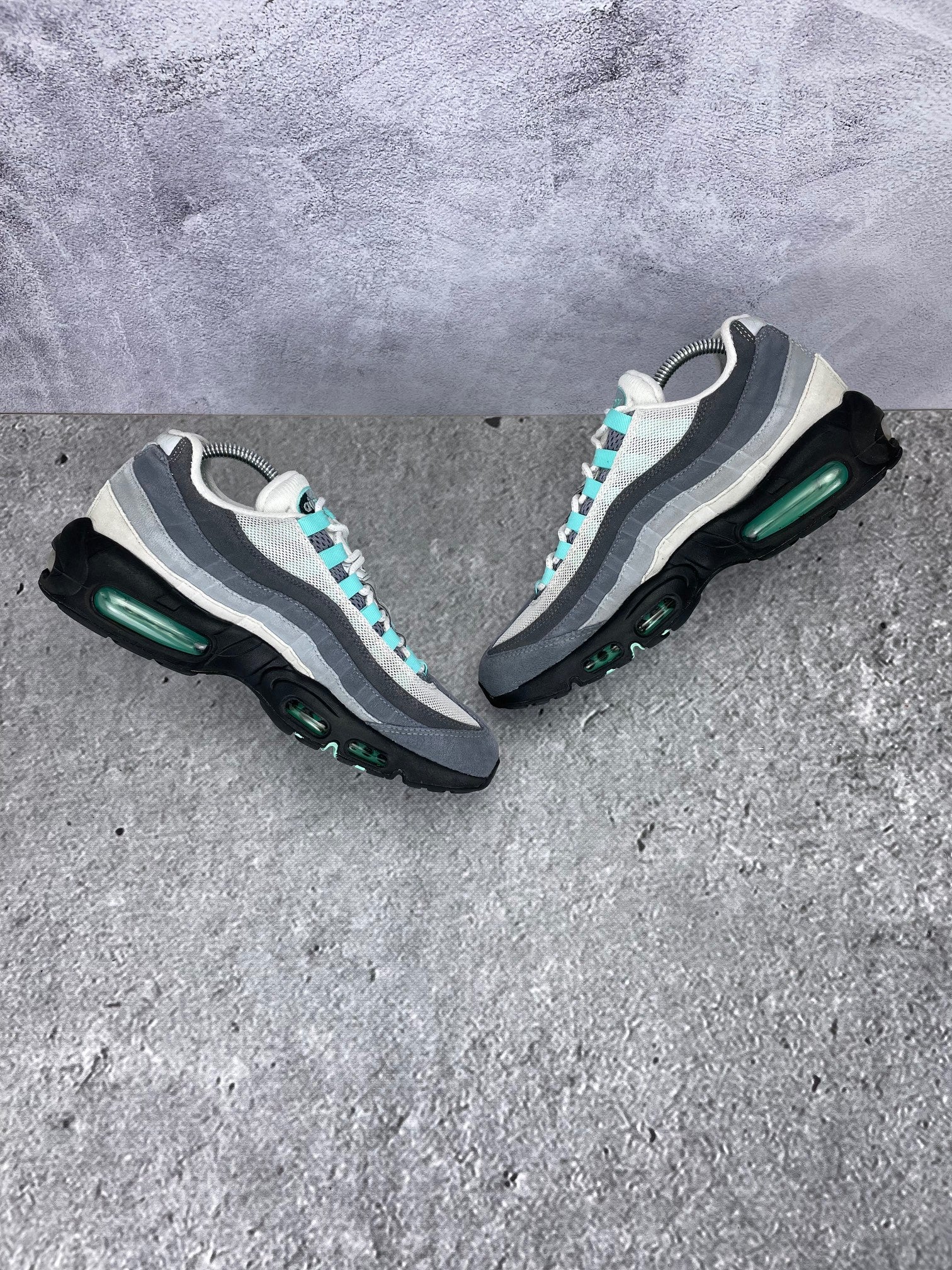 Nike Air Max 95 Hyper Turquoise - buty sportowe, zewnętrzny panel prawego buta