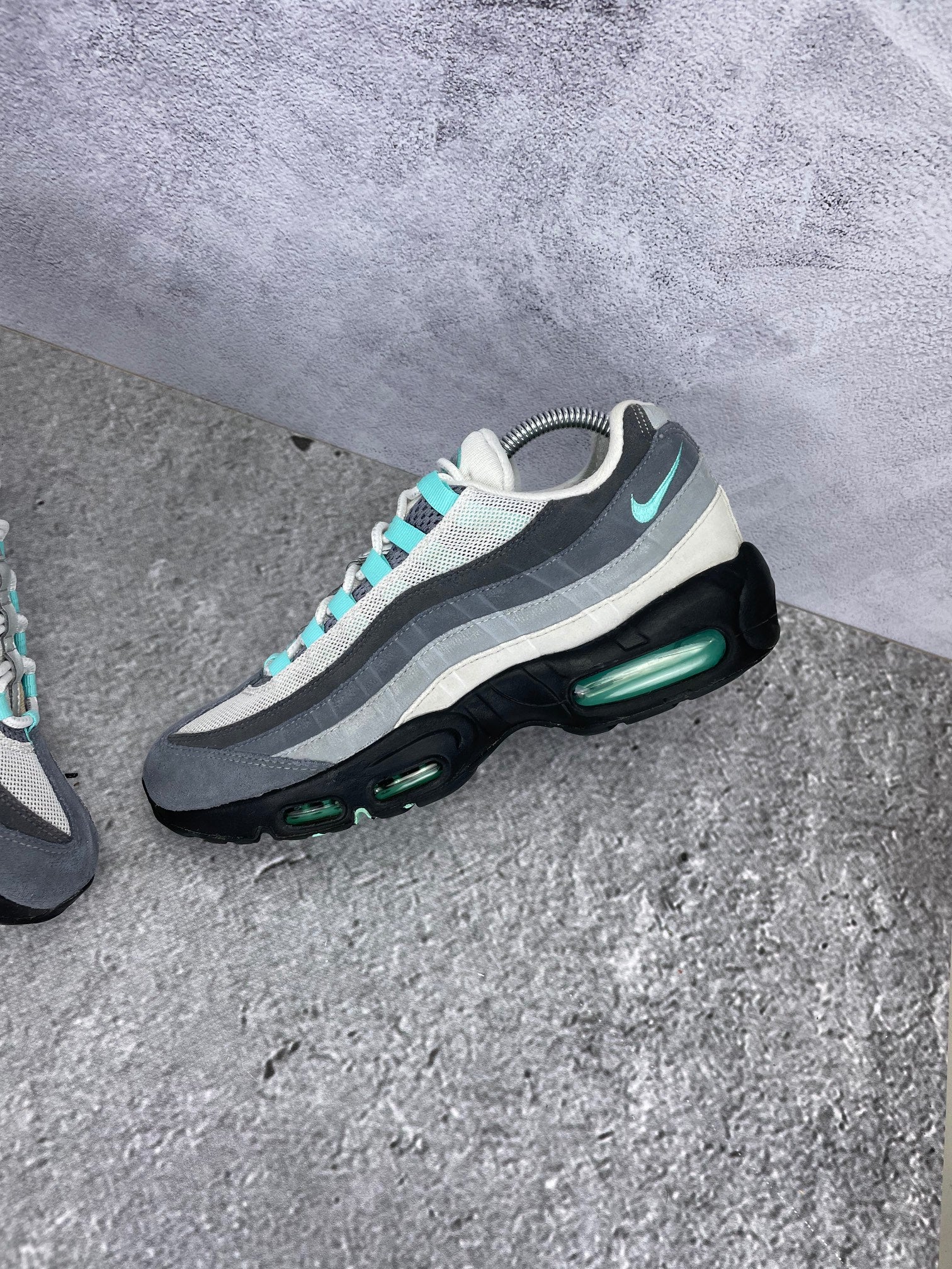 Nike Air Max 95 Hyper Turquoise - buty sportowe, widok z góry na wewnętrzną stronę butów