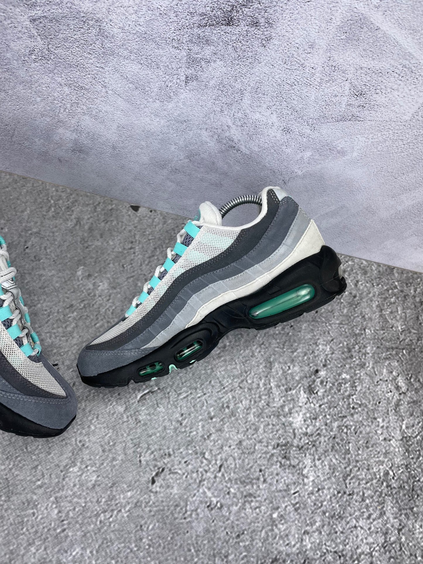 Nike Air Max 95 Hyper Turquoise - buty sportowe, wewnętrzny panel prawego buta