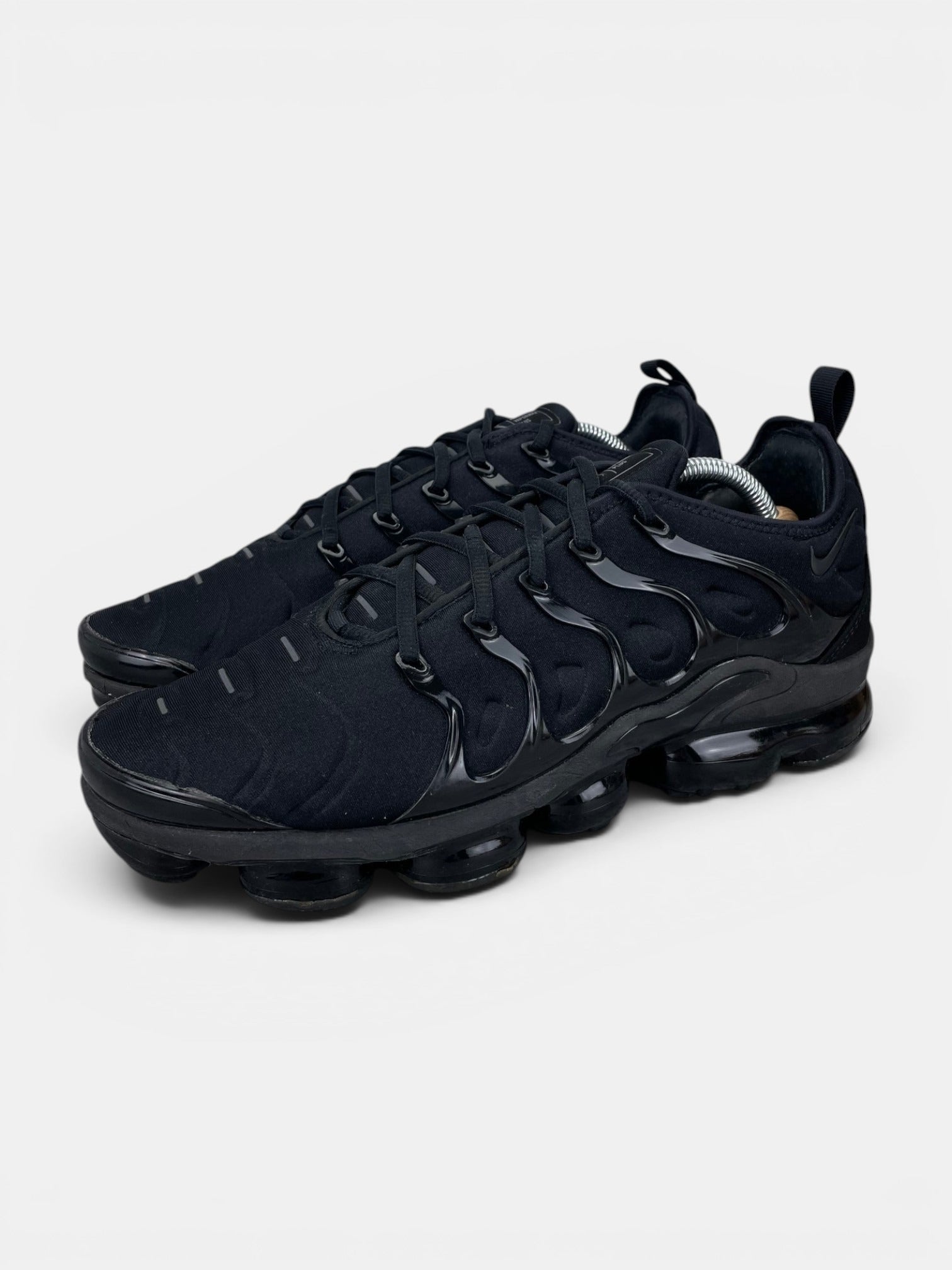 Nike Air VaporMax Plus Triple Black - buty sportowe, widok z boku