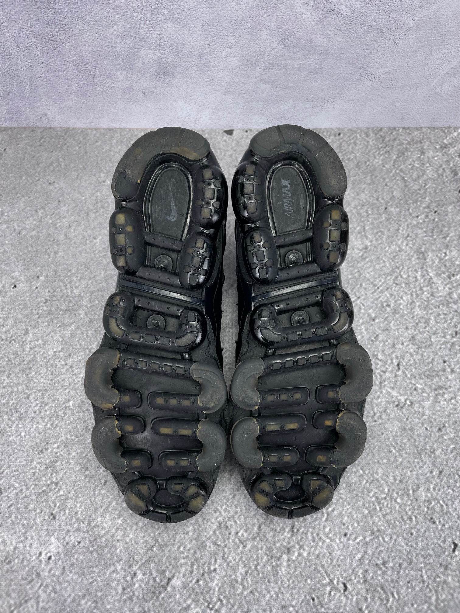 Nike Air VaporMax Plus Triple Black - buty sportowe, podeszwa