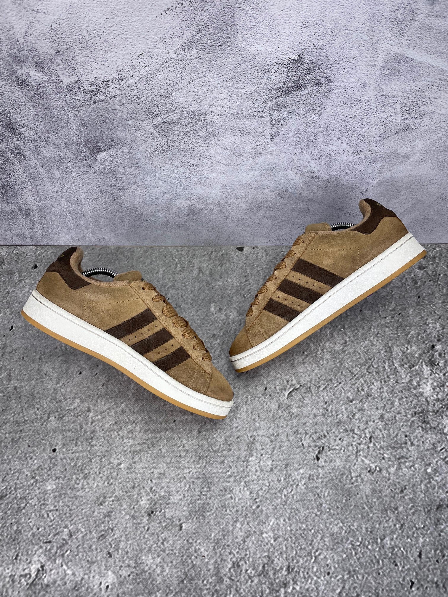 Adidas Campus 00s JI1022 - buty sportowe, zewnętrzny panel prawego buta