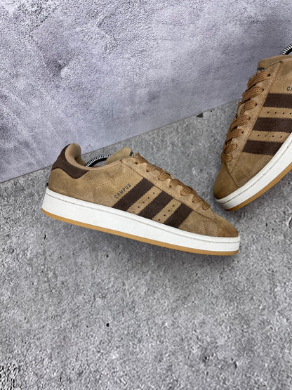 Adidas Campus 00s JI1022 - buty sportowe, zewnętrzny panel lewego buta