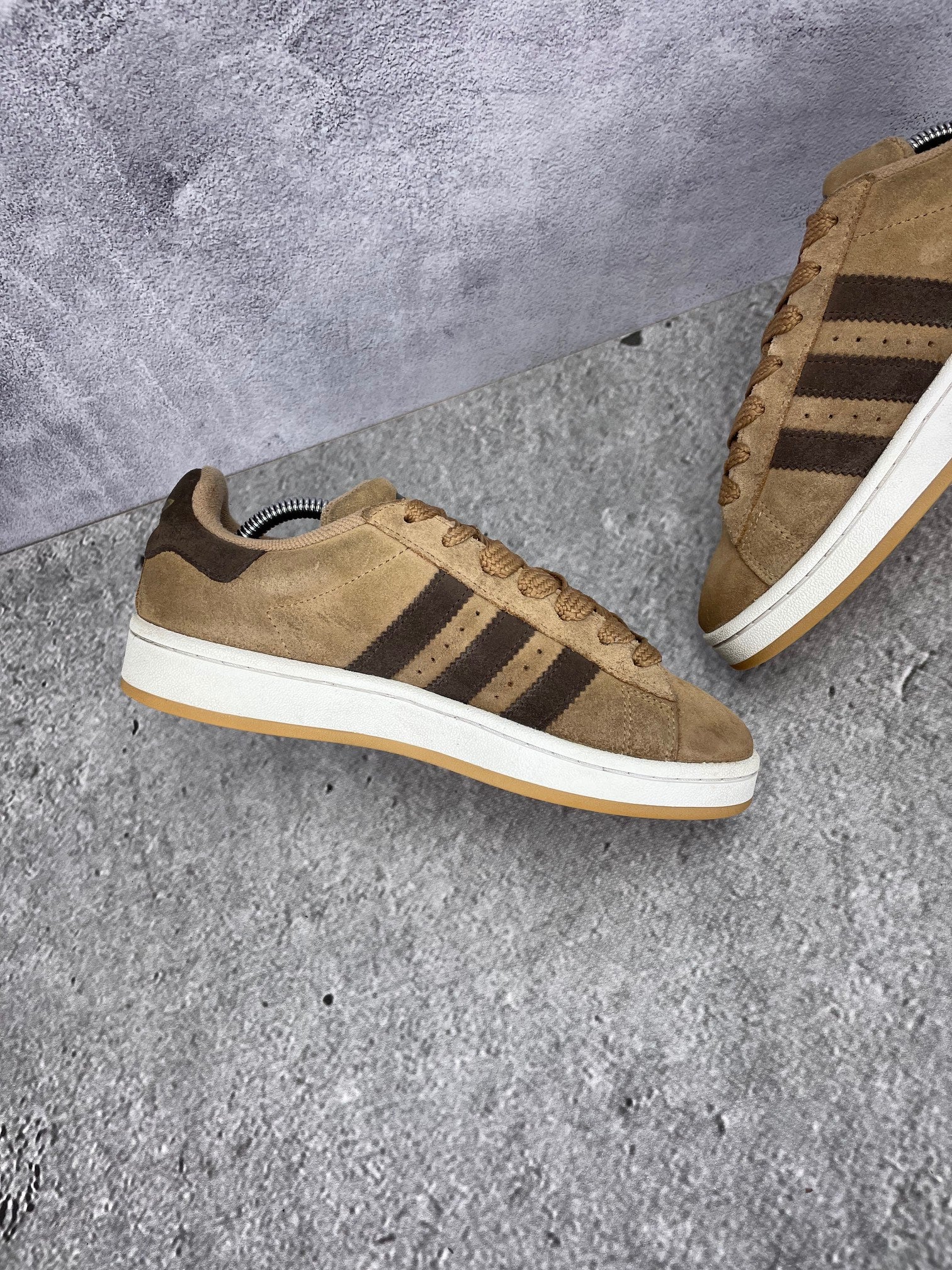Adidas Campus 00s JI1022 - buty sportowe, wewnętrzny panel lewego buta