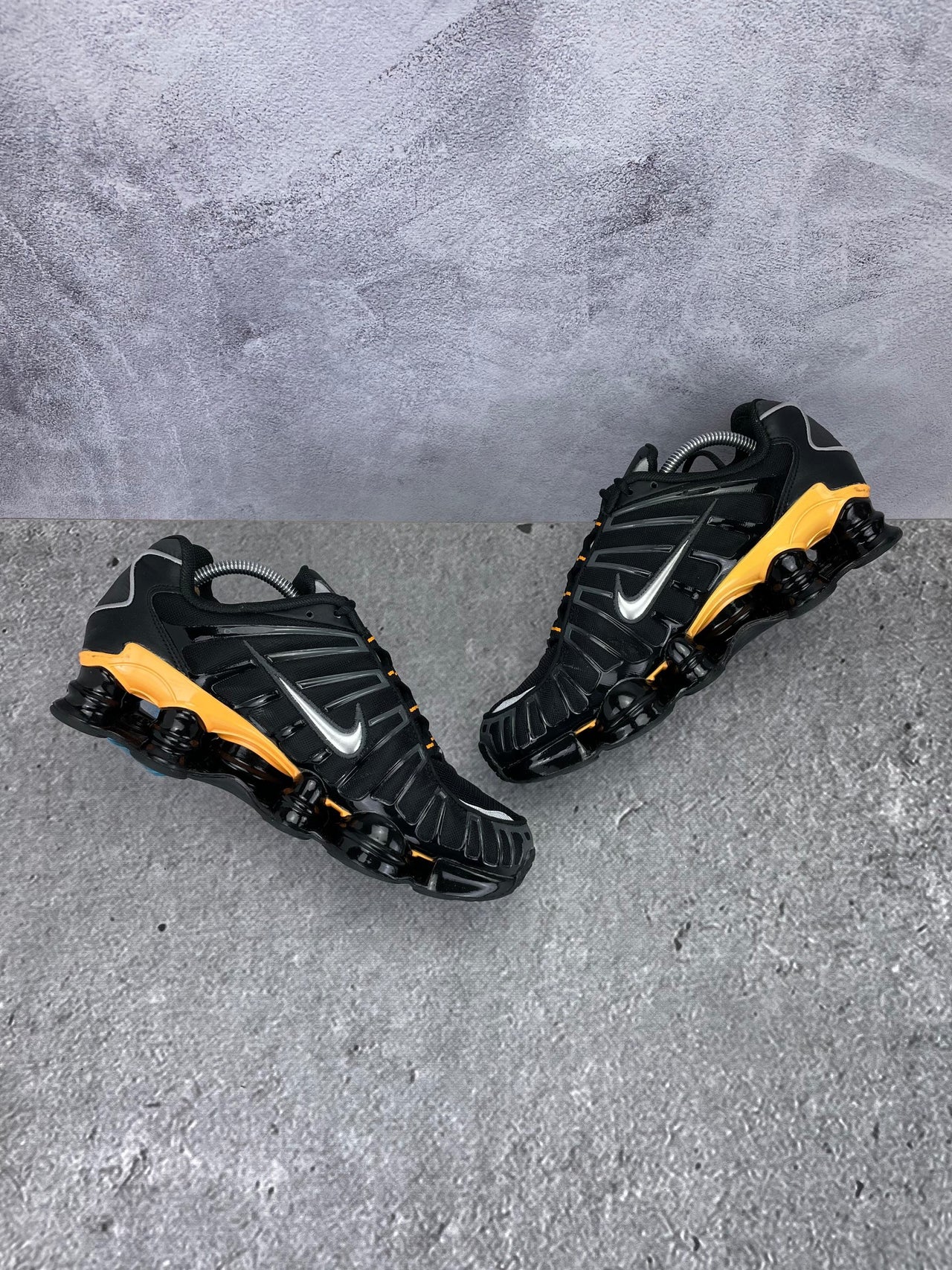 Nike Shox TL IF7119-001 - buty sportowe, zewnętrzny panel prawego buta