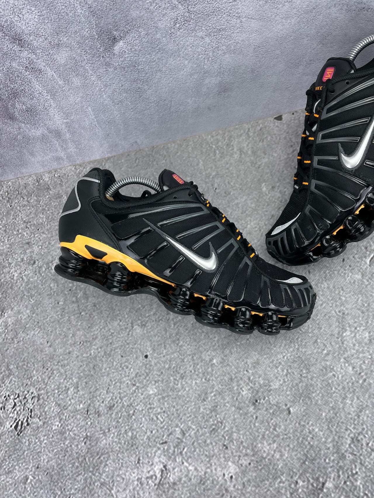 Nike Shox TL IF7119-001 - buty sportowe, zewnętrzny panel lewego buta