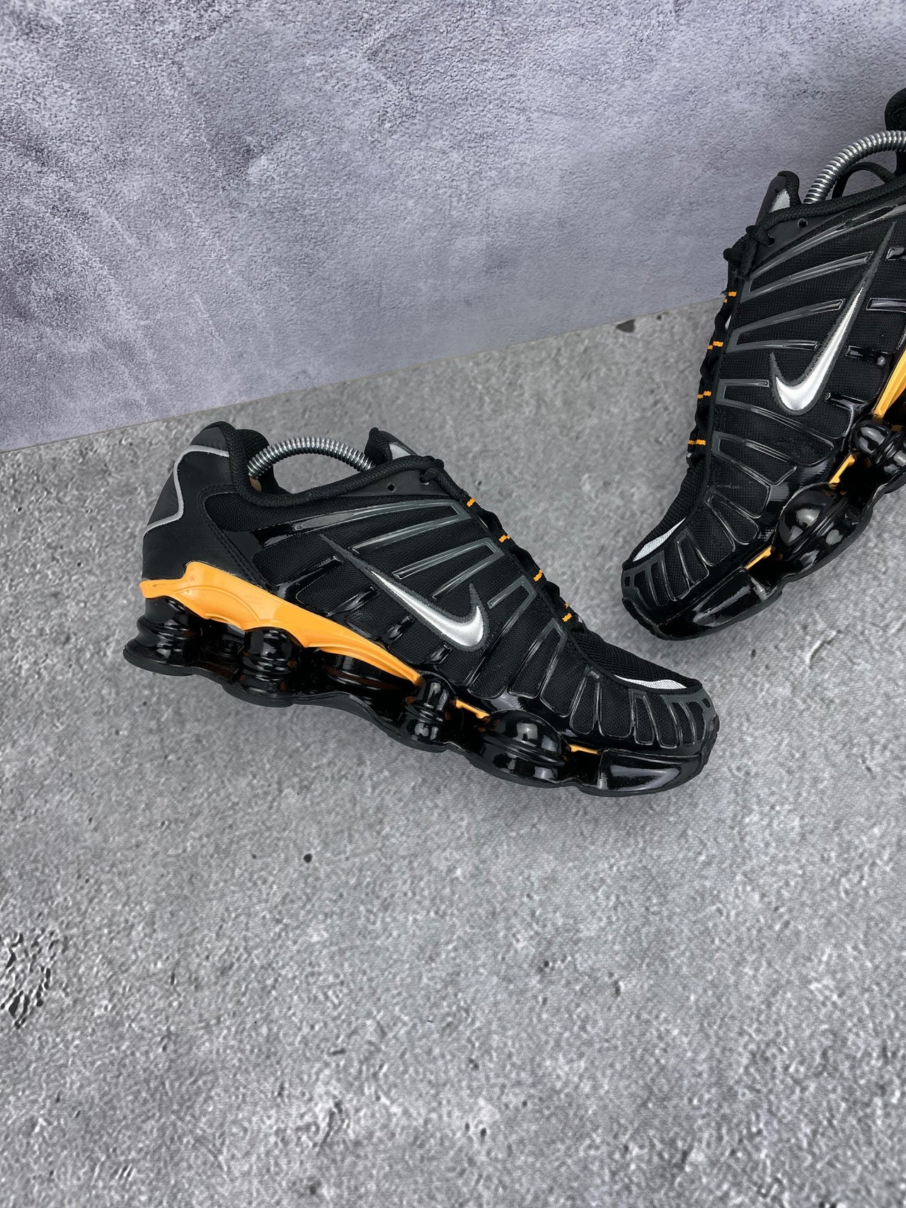 Nike Shox TL IF7119-001 - buty sportowe, wewnętrzny panel lewego buta